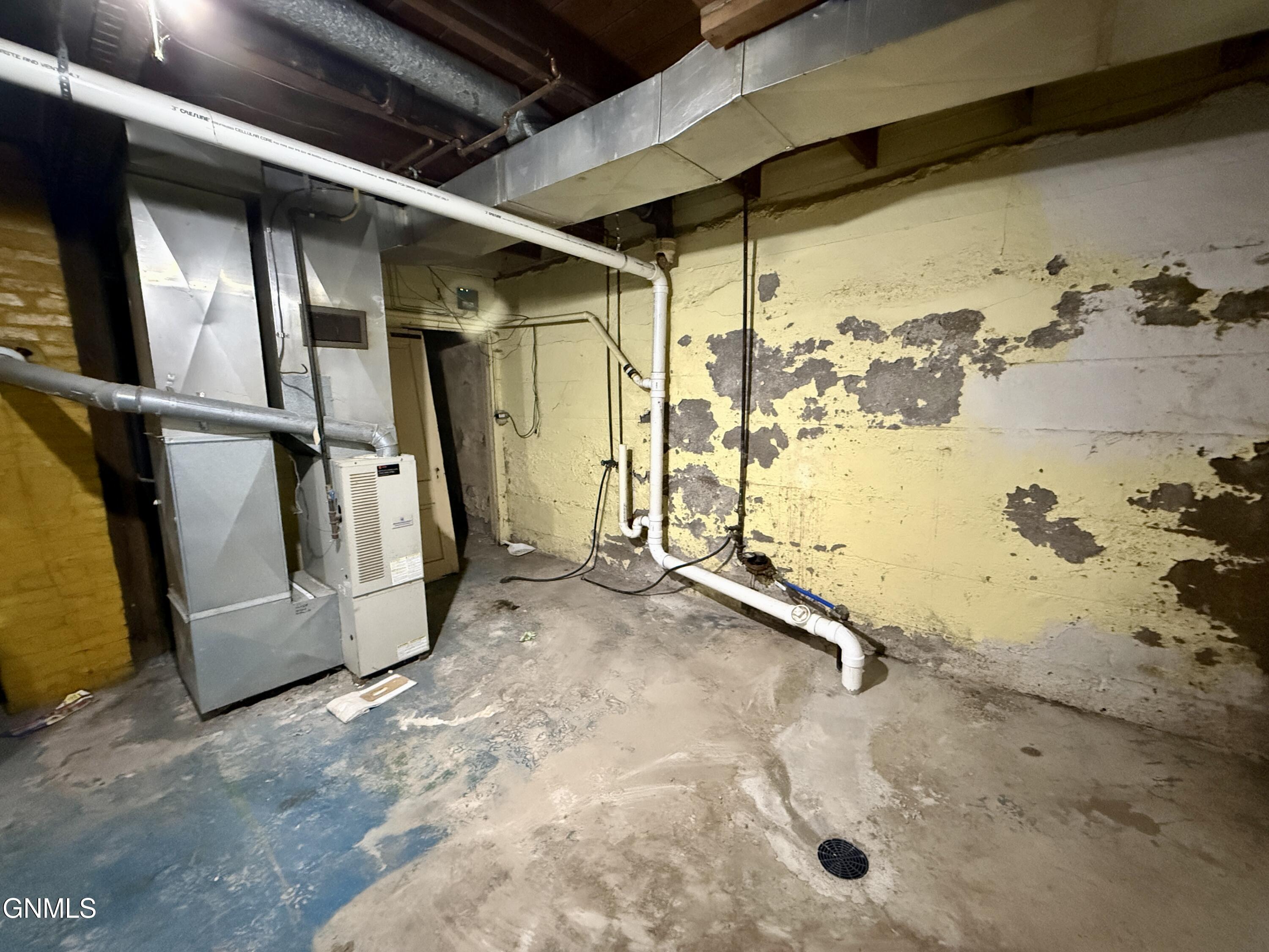 main property photo 9
