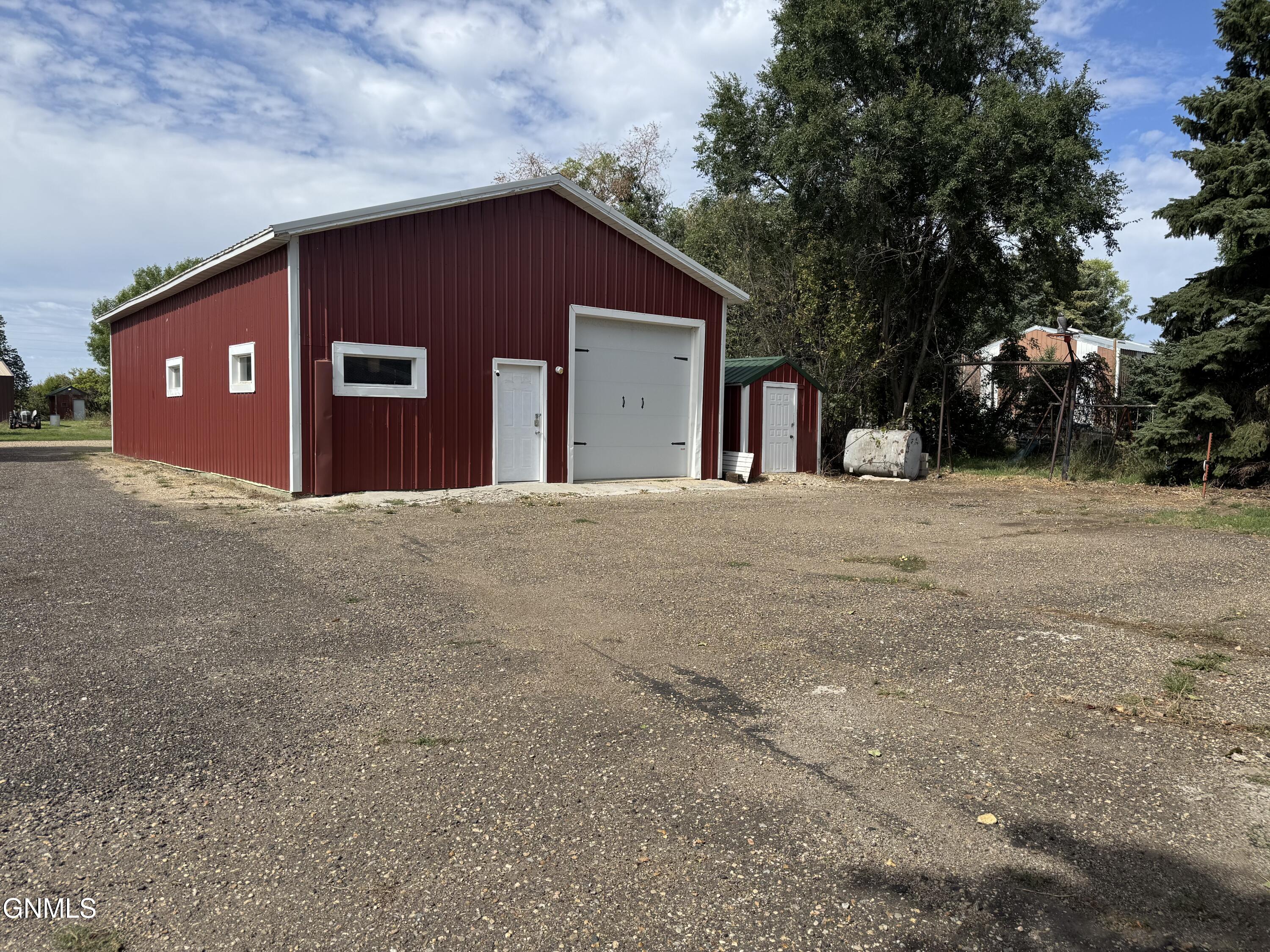 main property photo 8