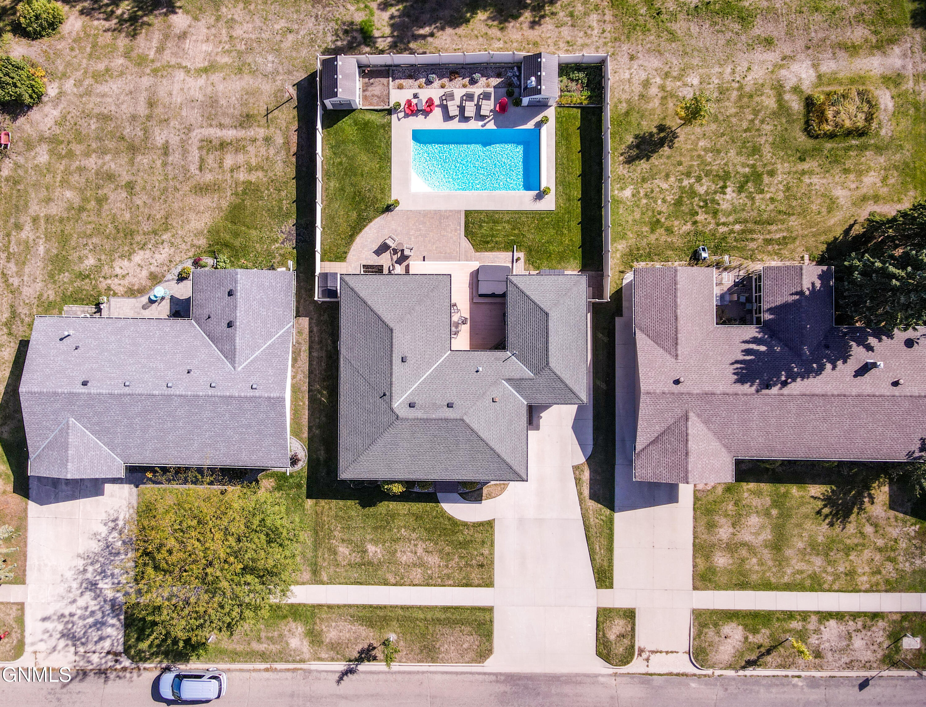 main property photo 4