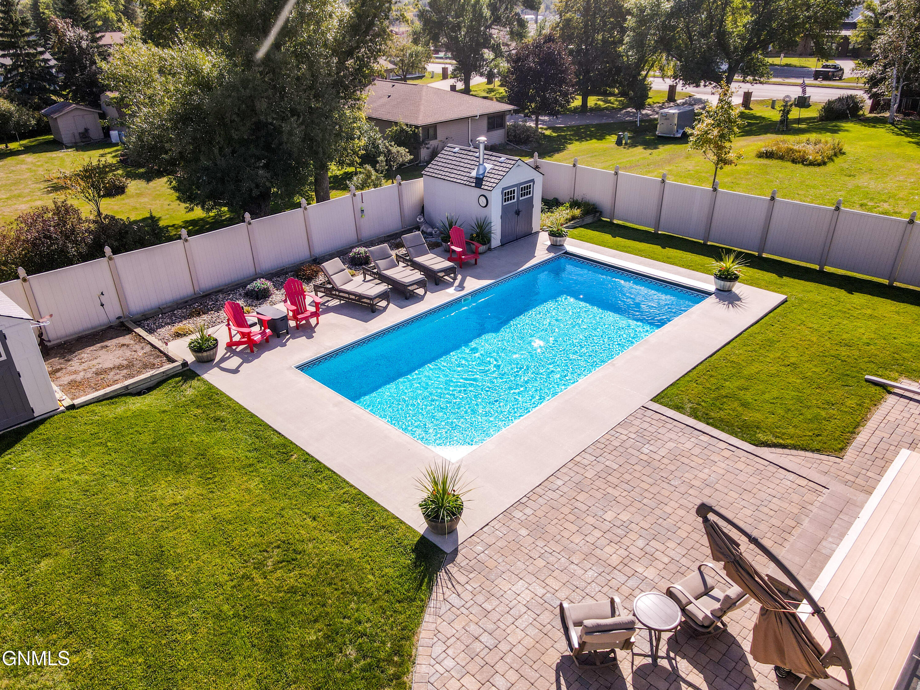 main property photo 8