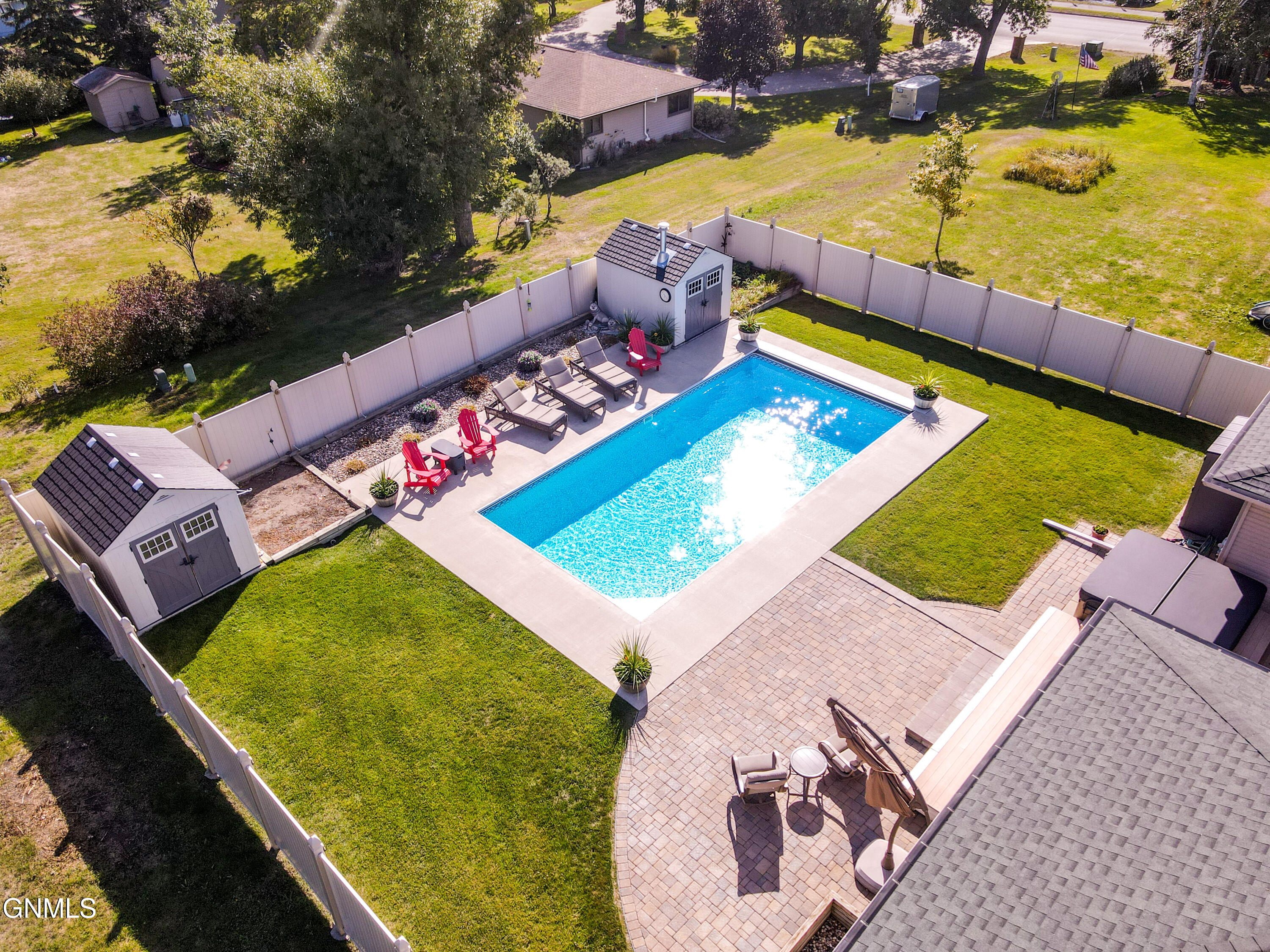 main property photo 9