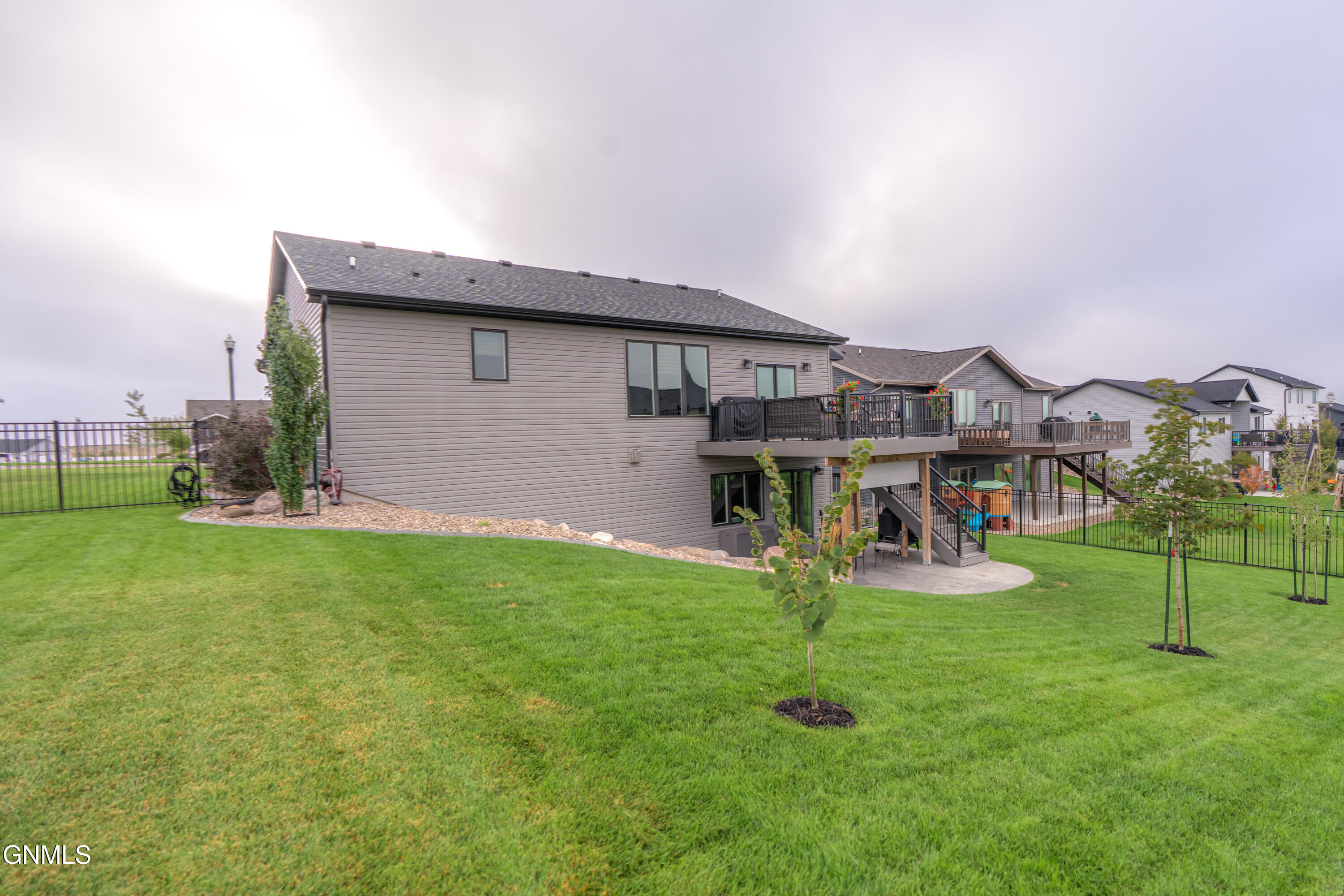 main property photo 90