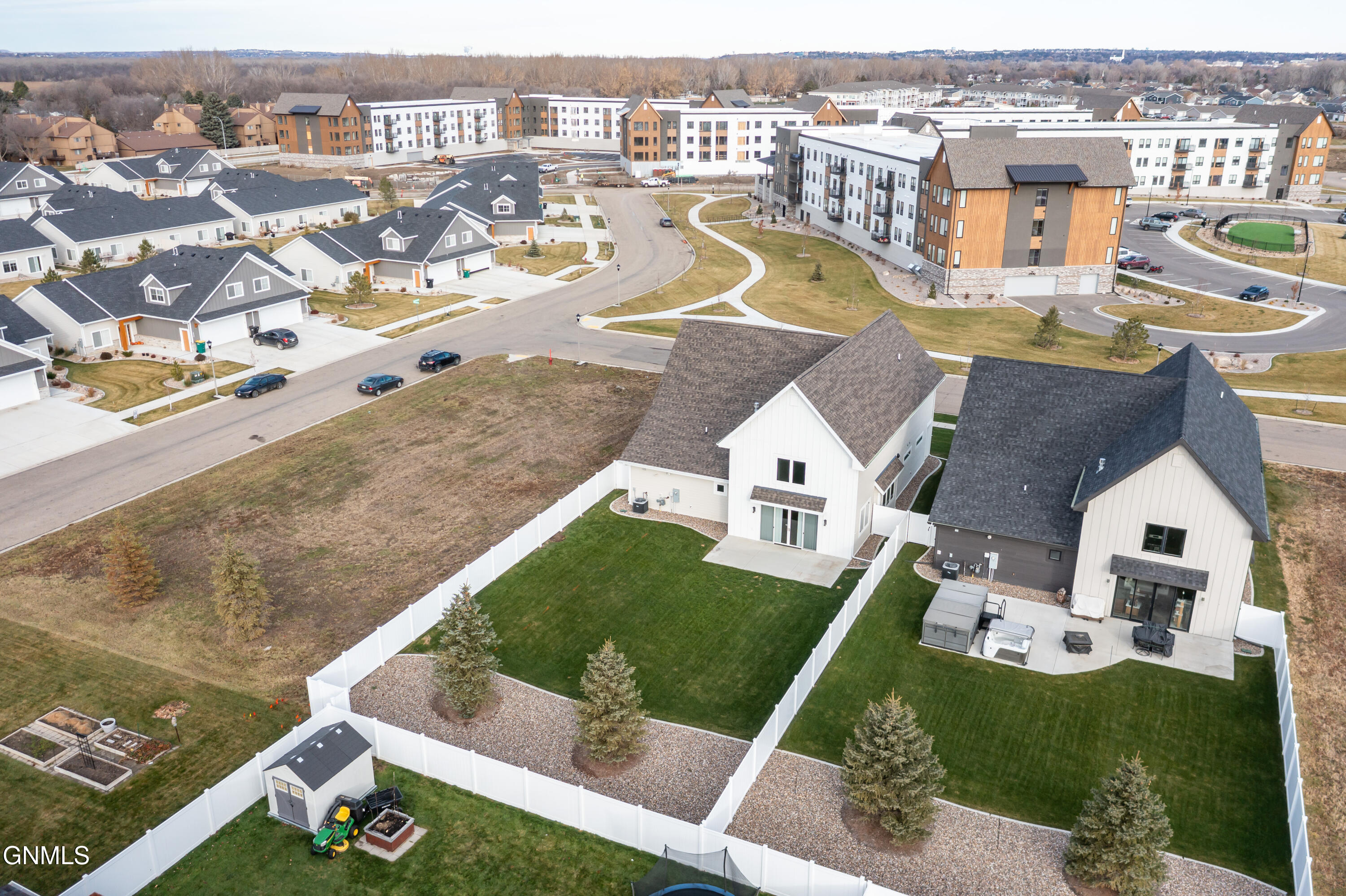 main property photo 34