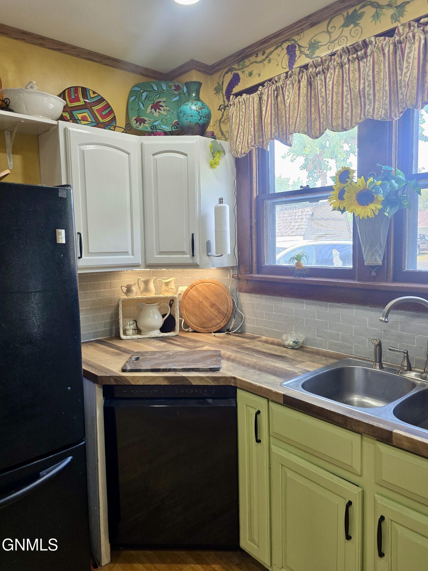 main property photo 8