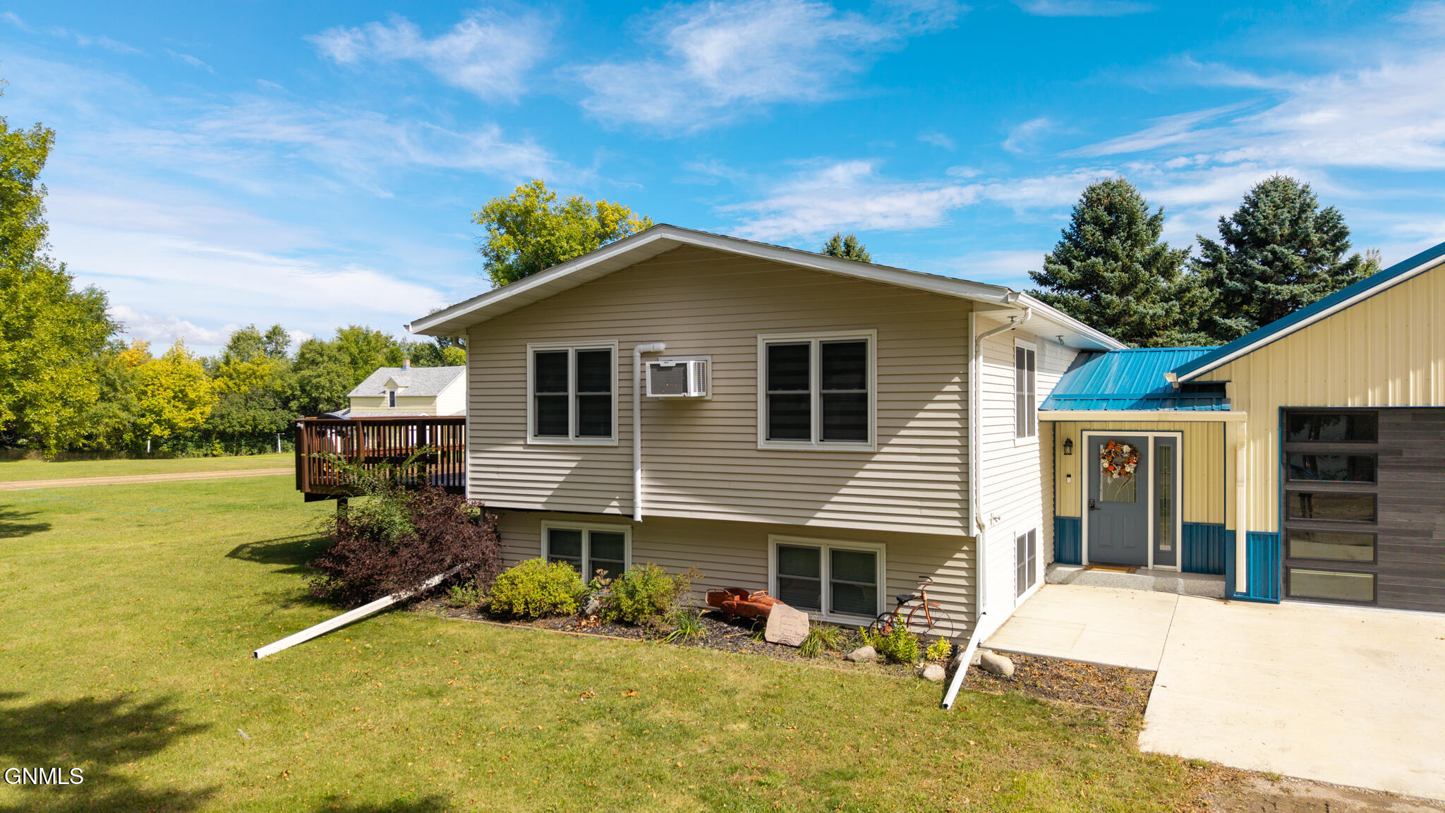 main property photo 36