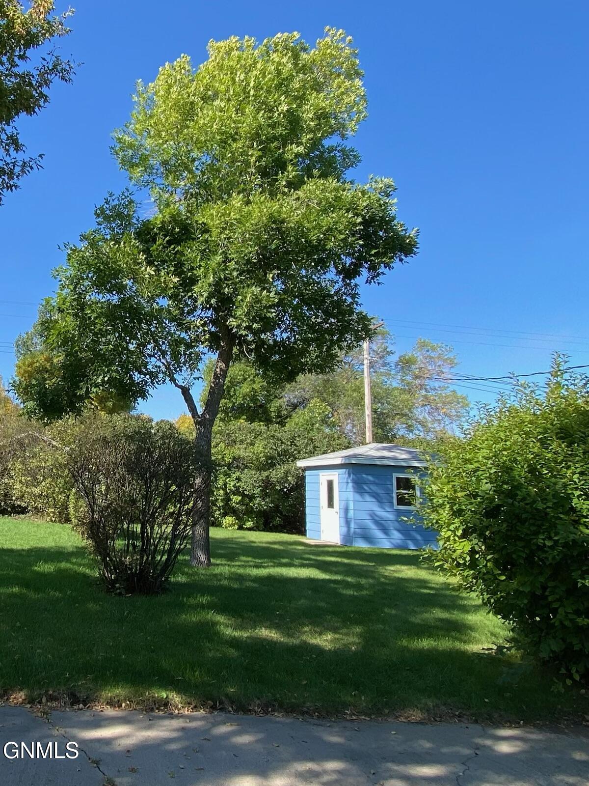 main property photo 30