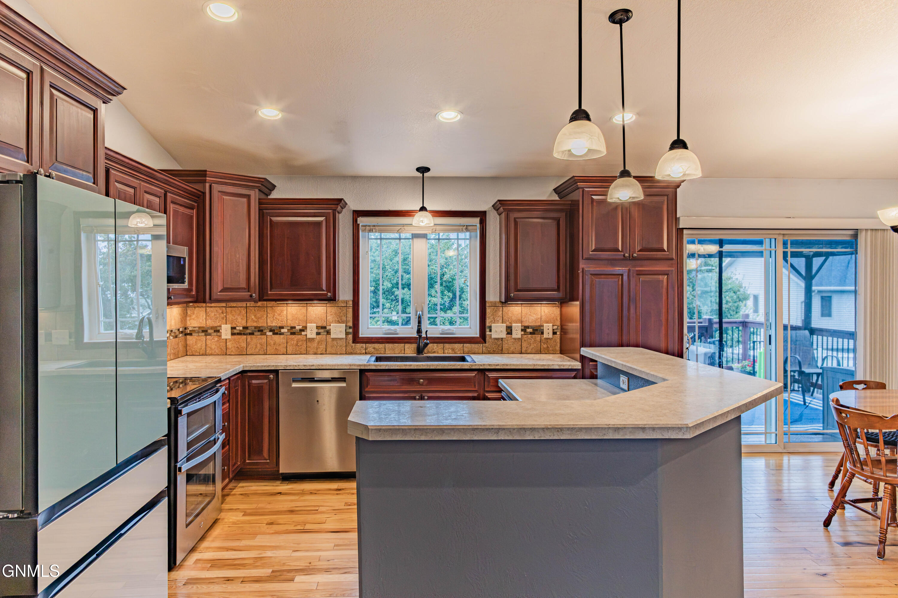 main property photo 17