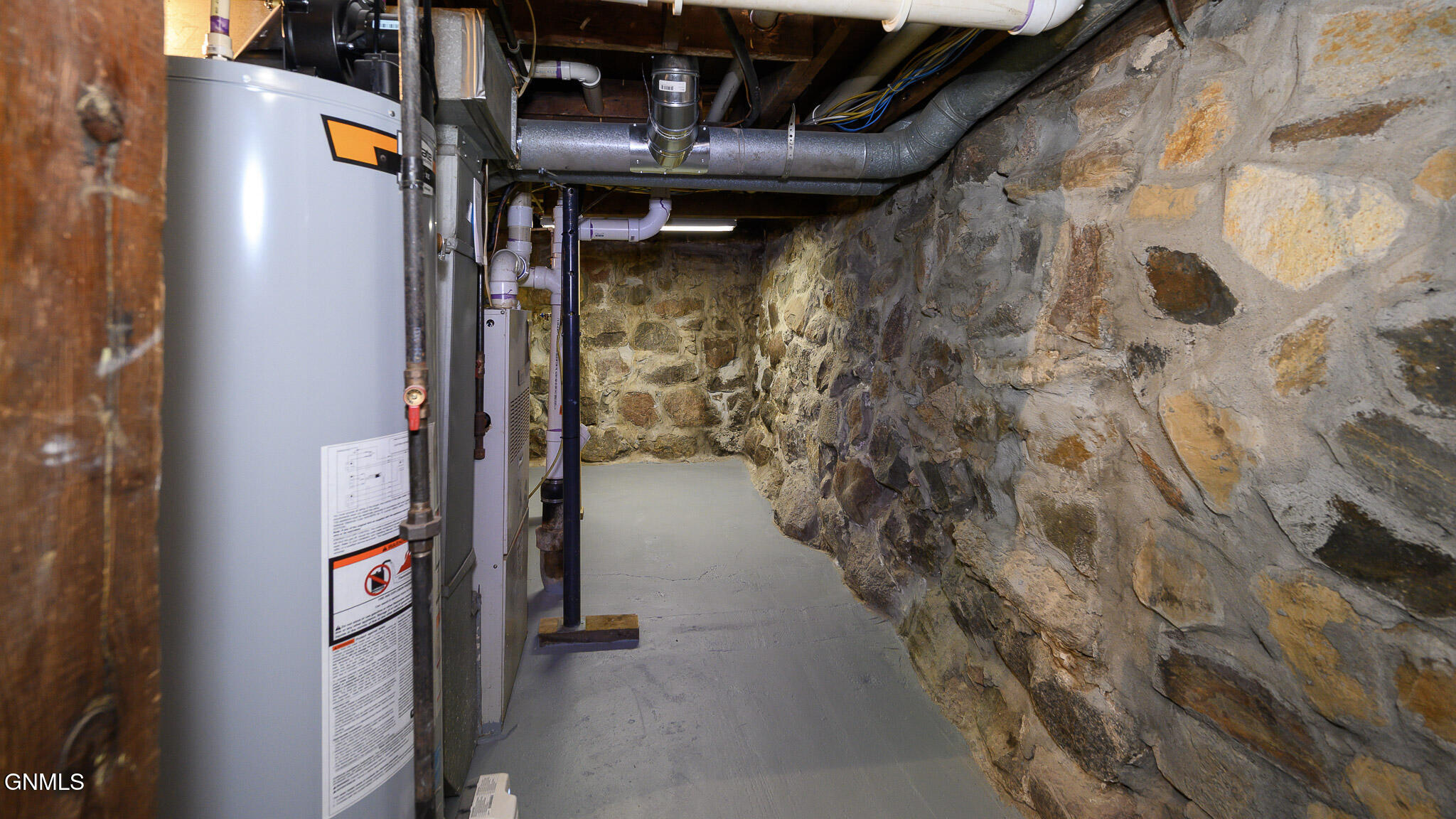 main property photo 40