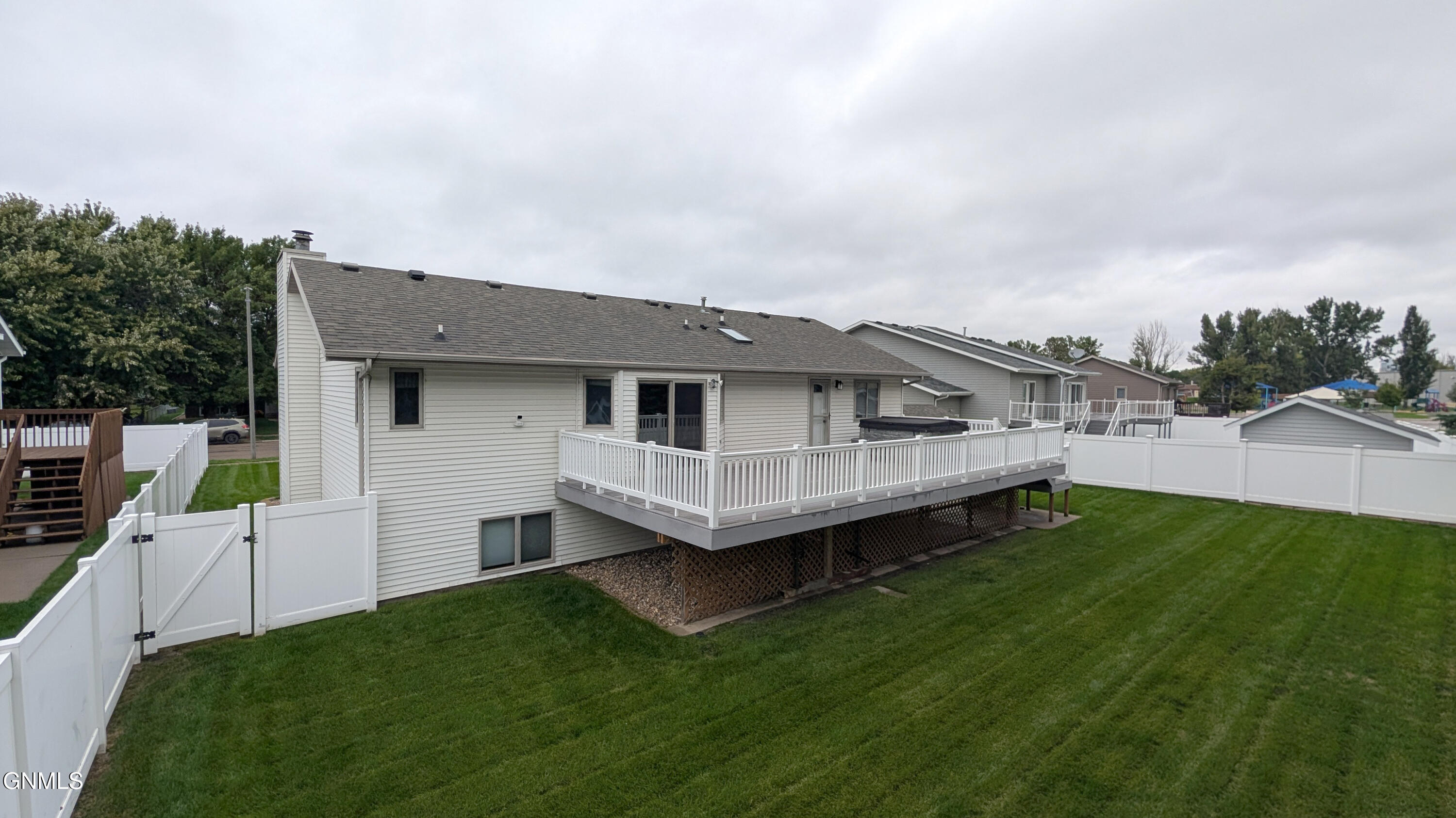 main property photo 39