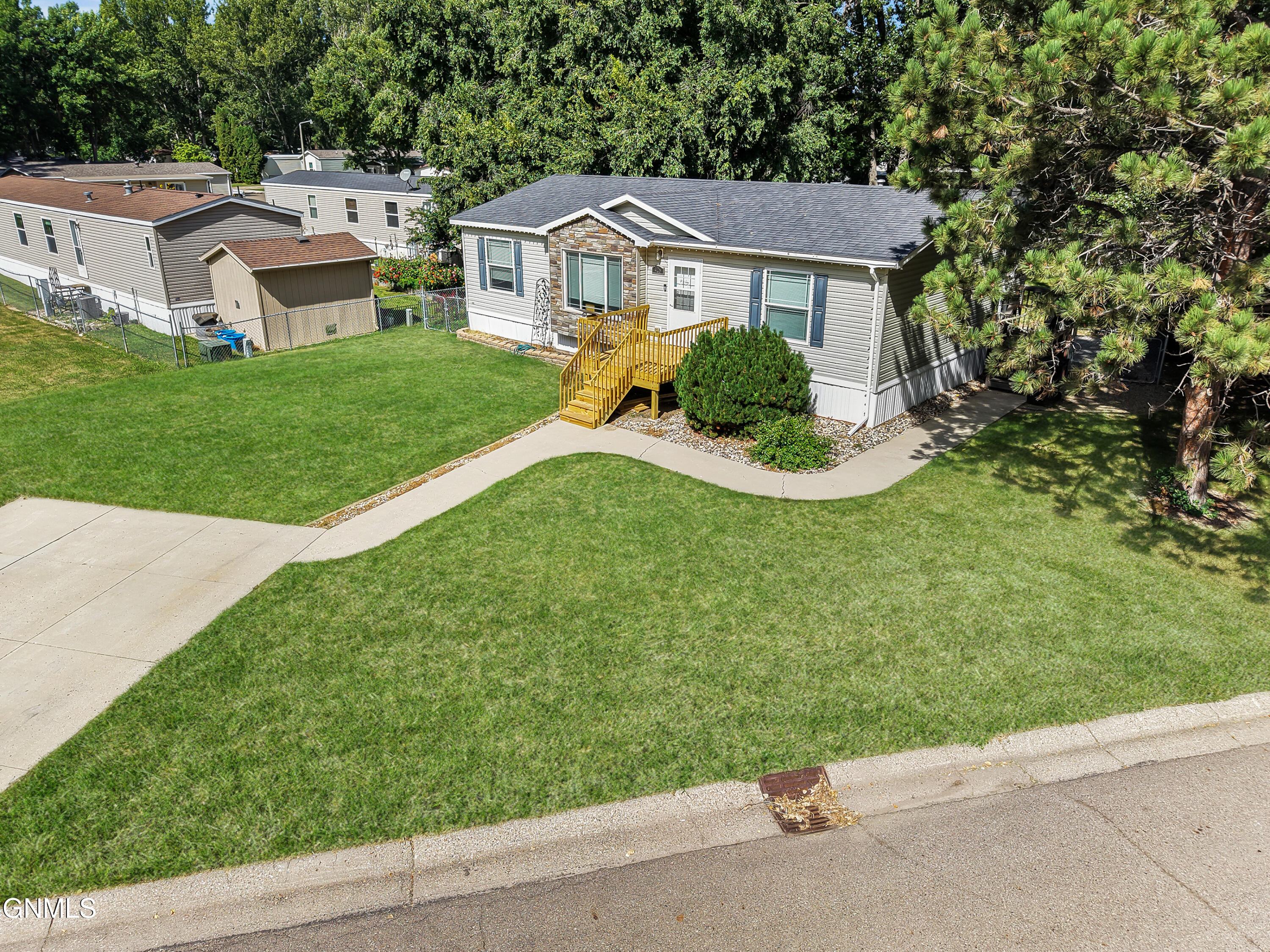 main property photo 30