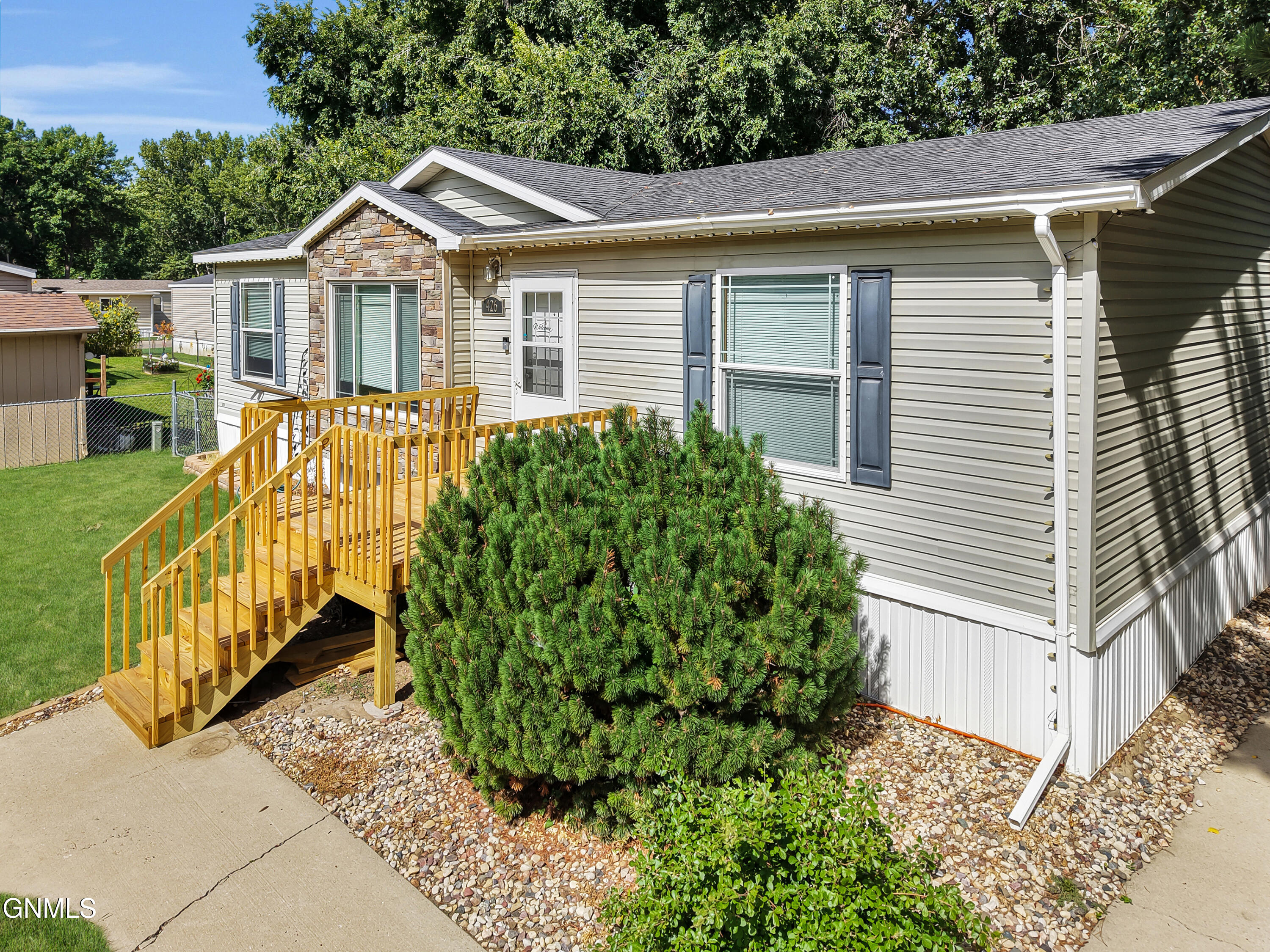 main property photo 33