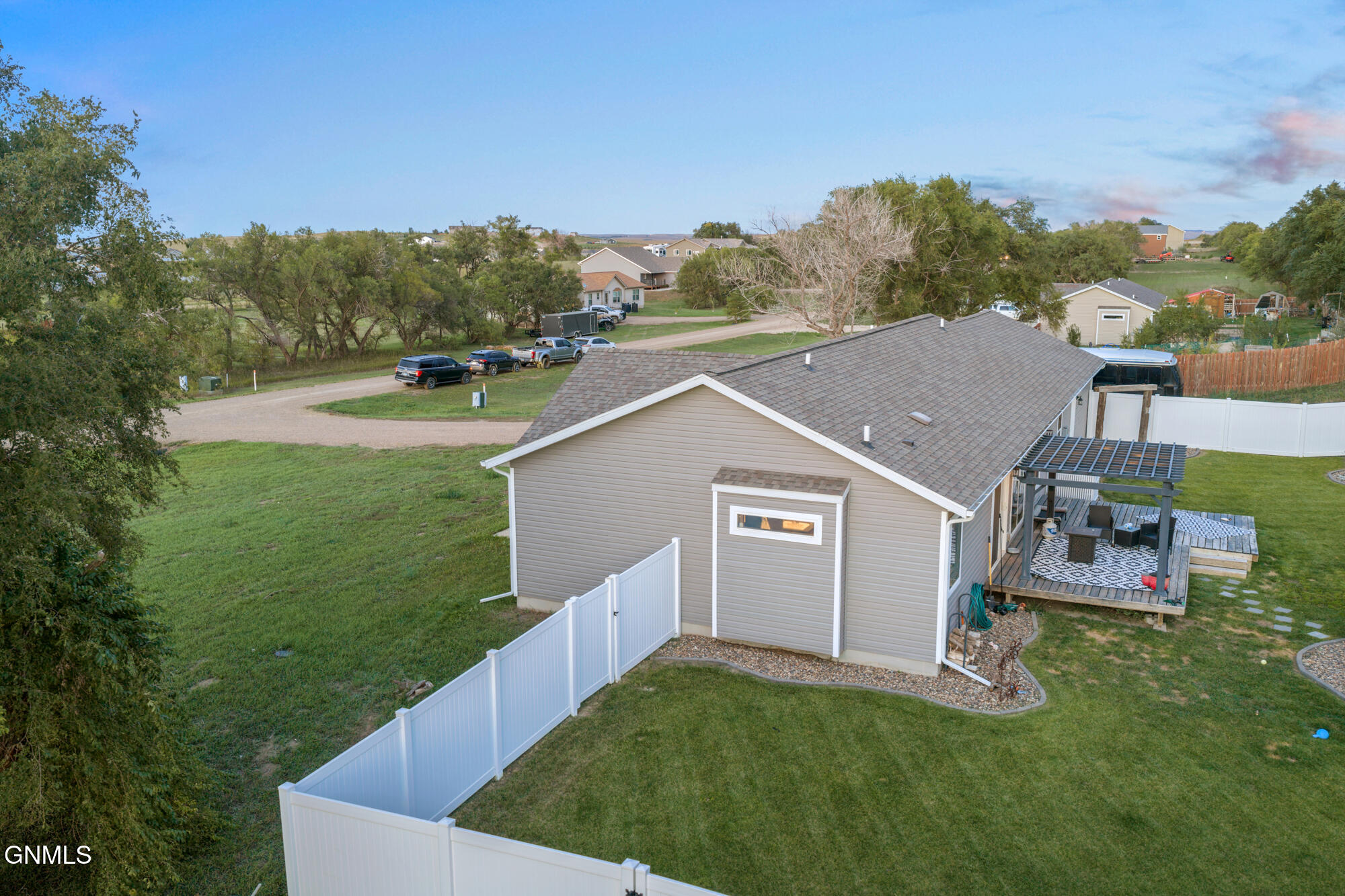 main property photo 23