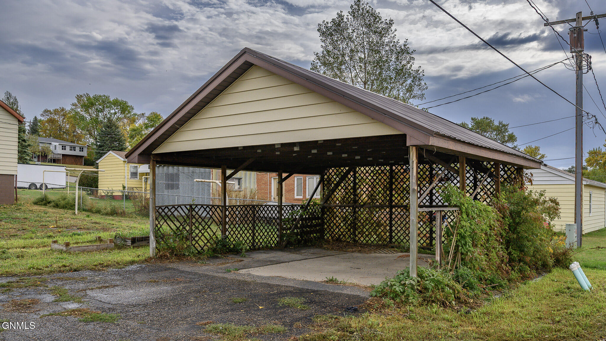 main property photo 32
