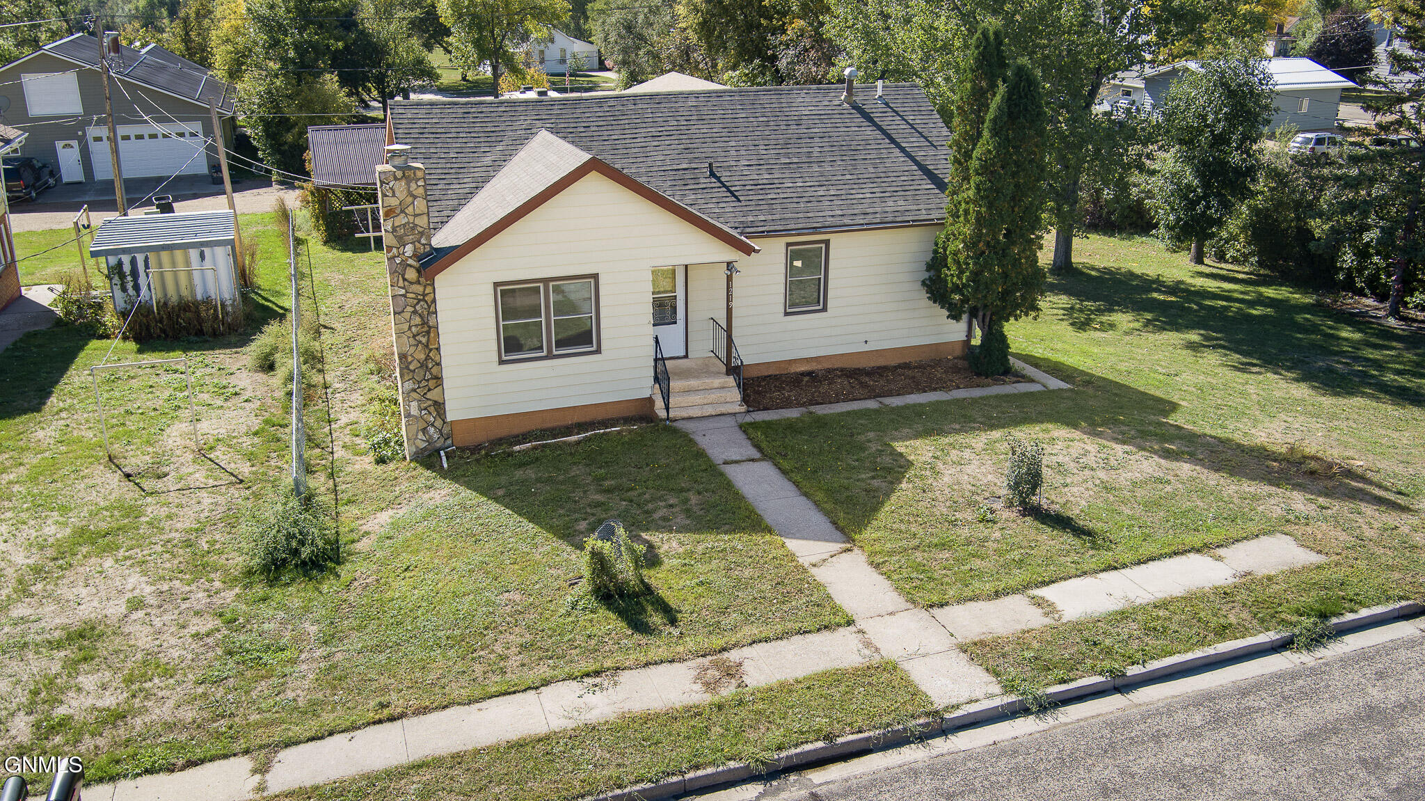 main property photo 41