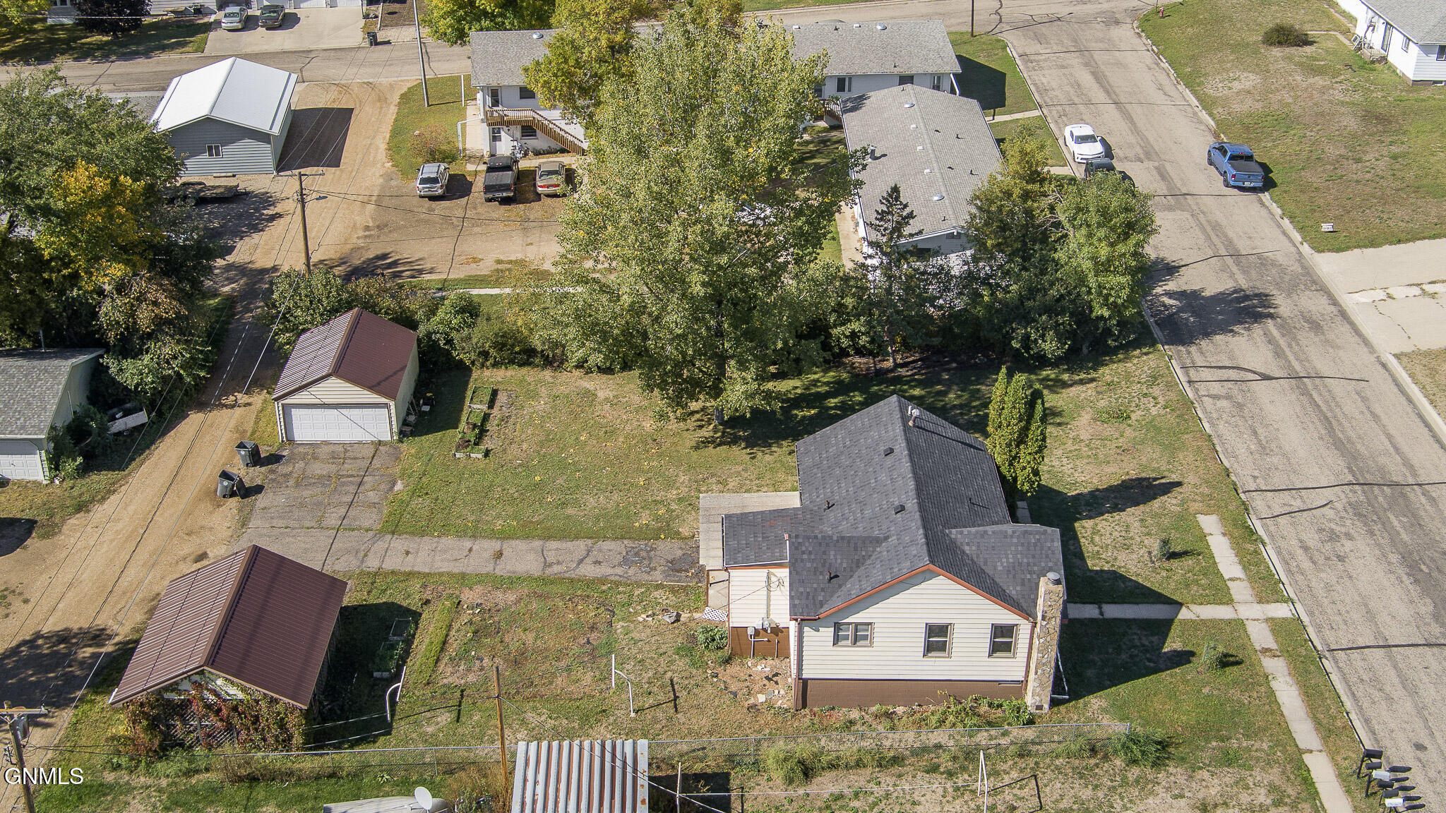 main property photo 44
