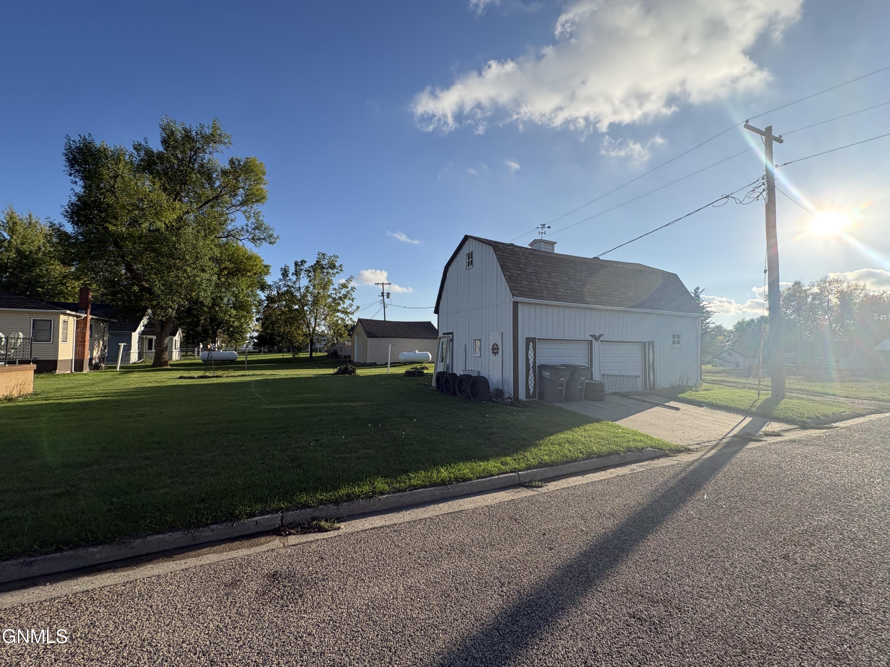 main property photo 11