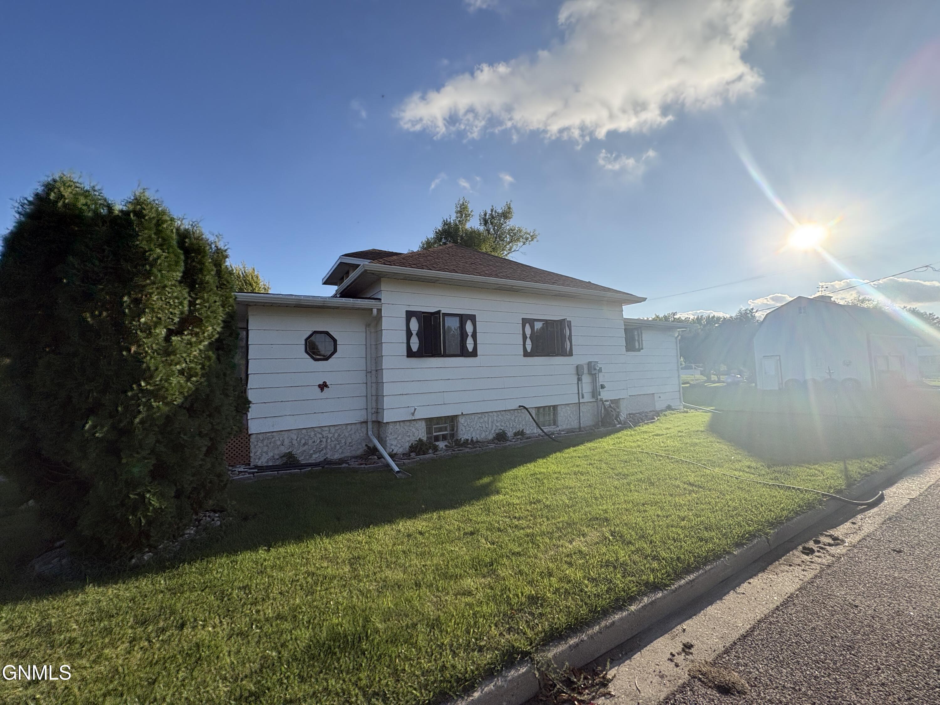main property photo 13