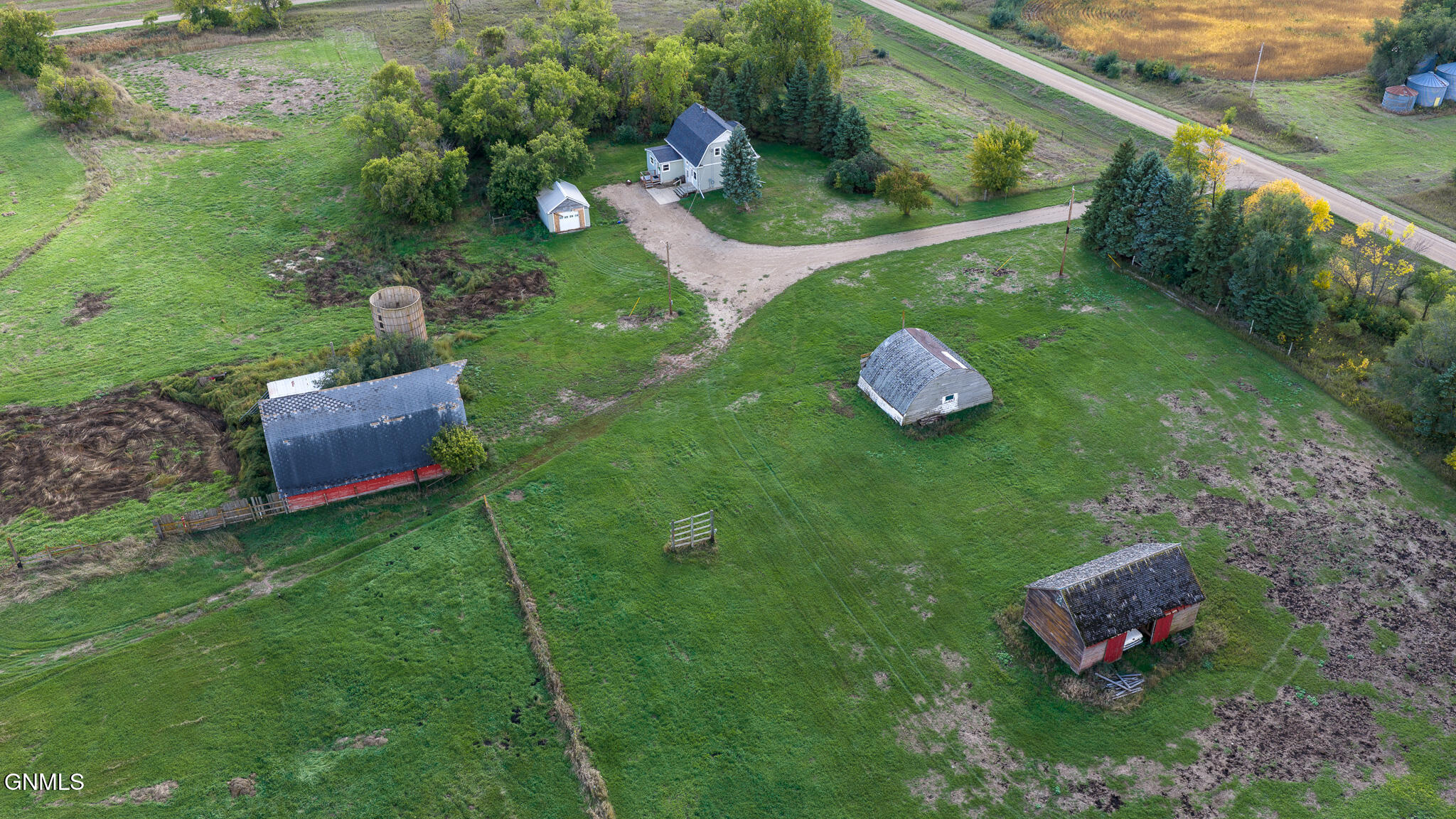 main property photo 37
