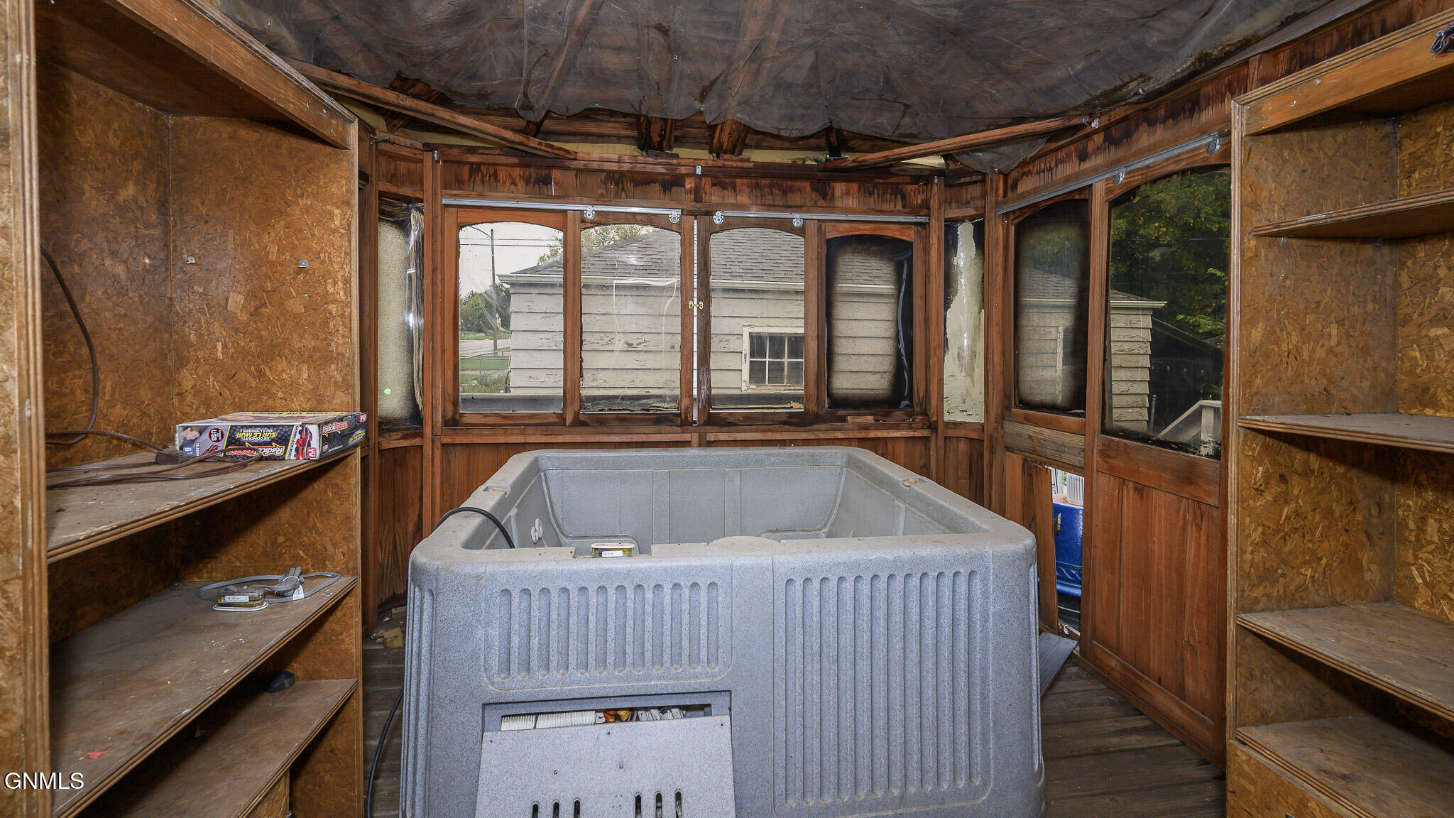 main property photo 30