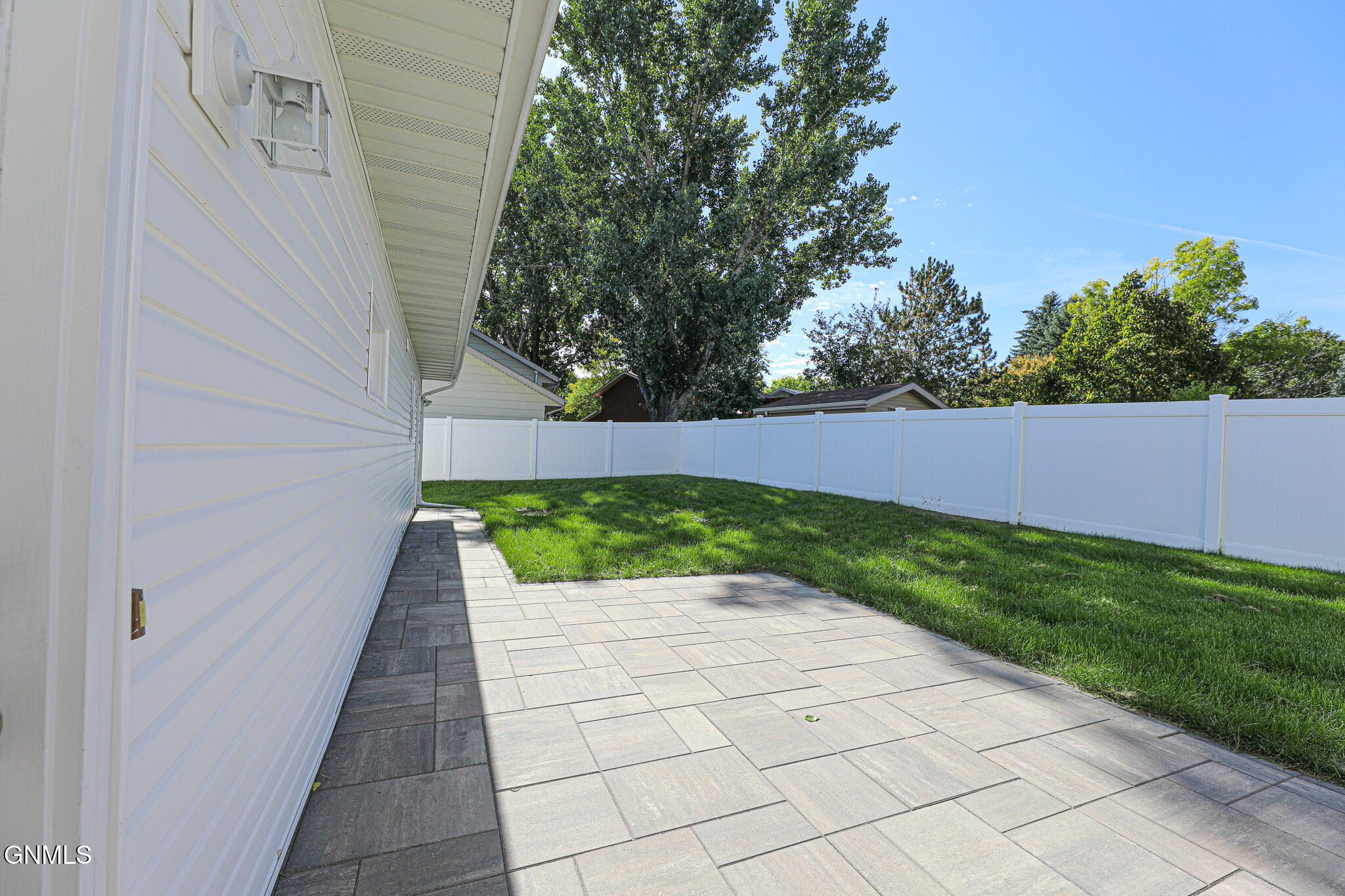main property photo 51