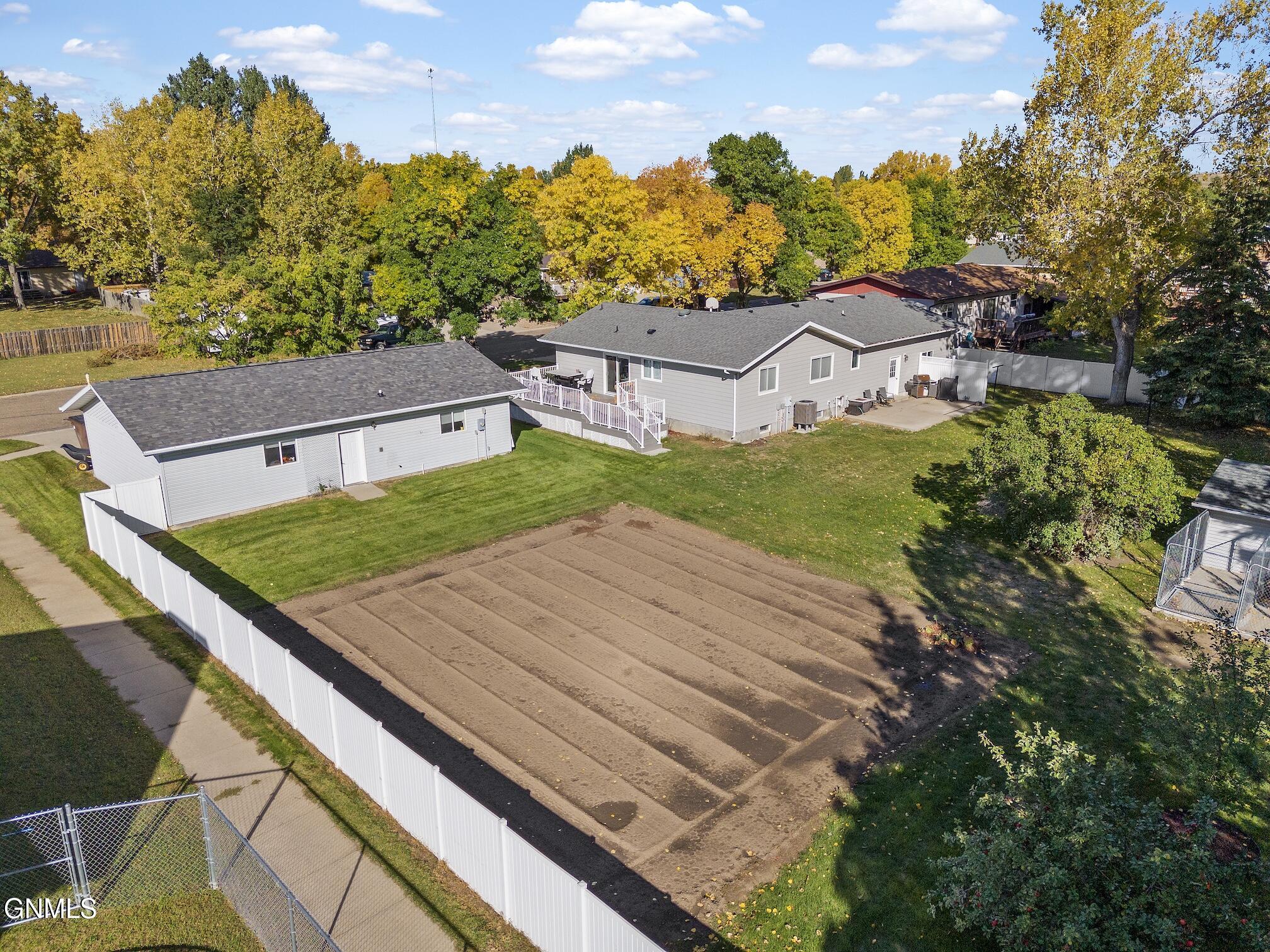 main property photo 35