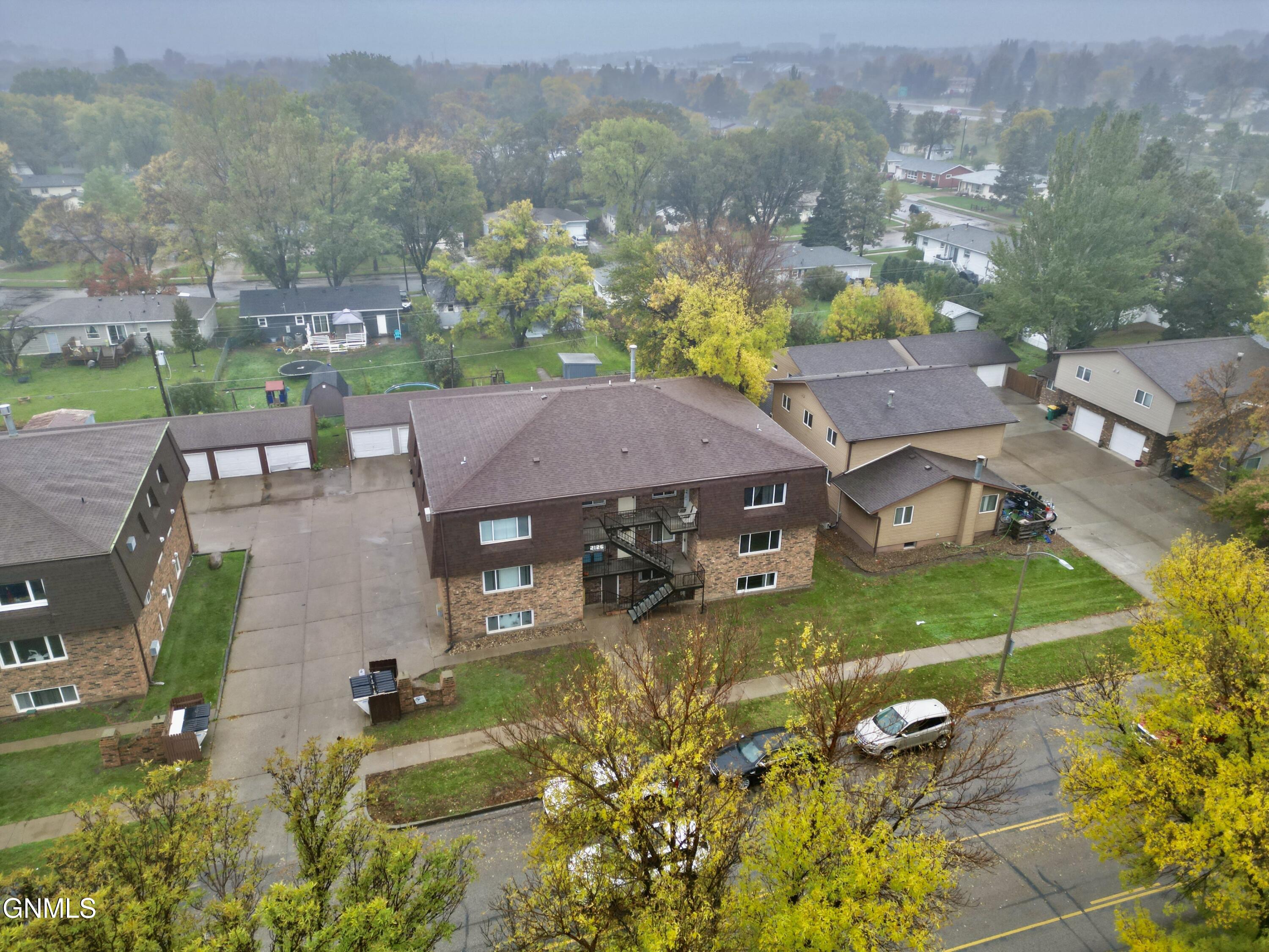 main property photo 40