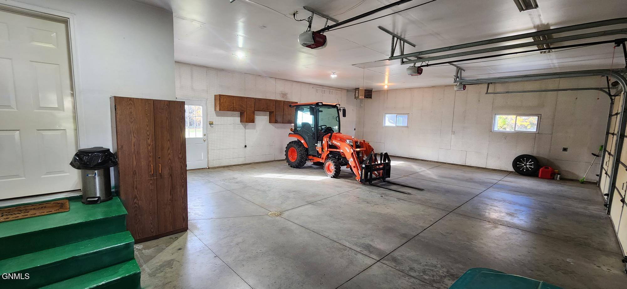 main property photo 50