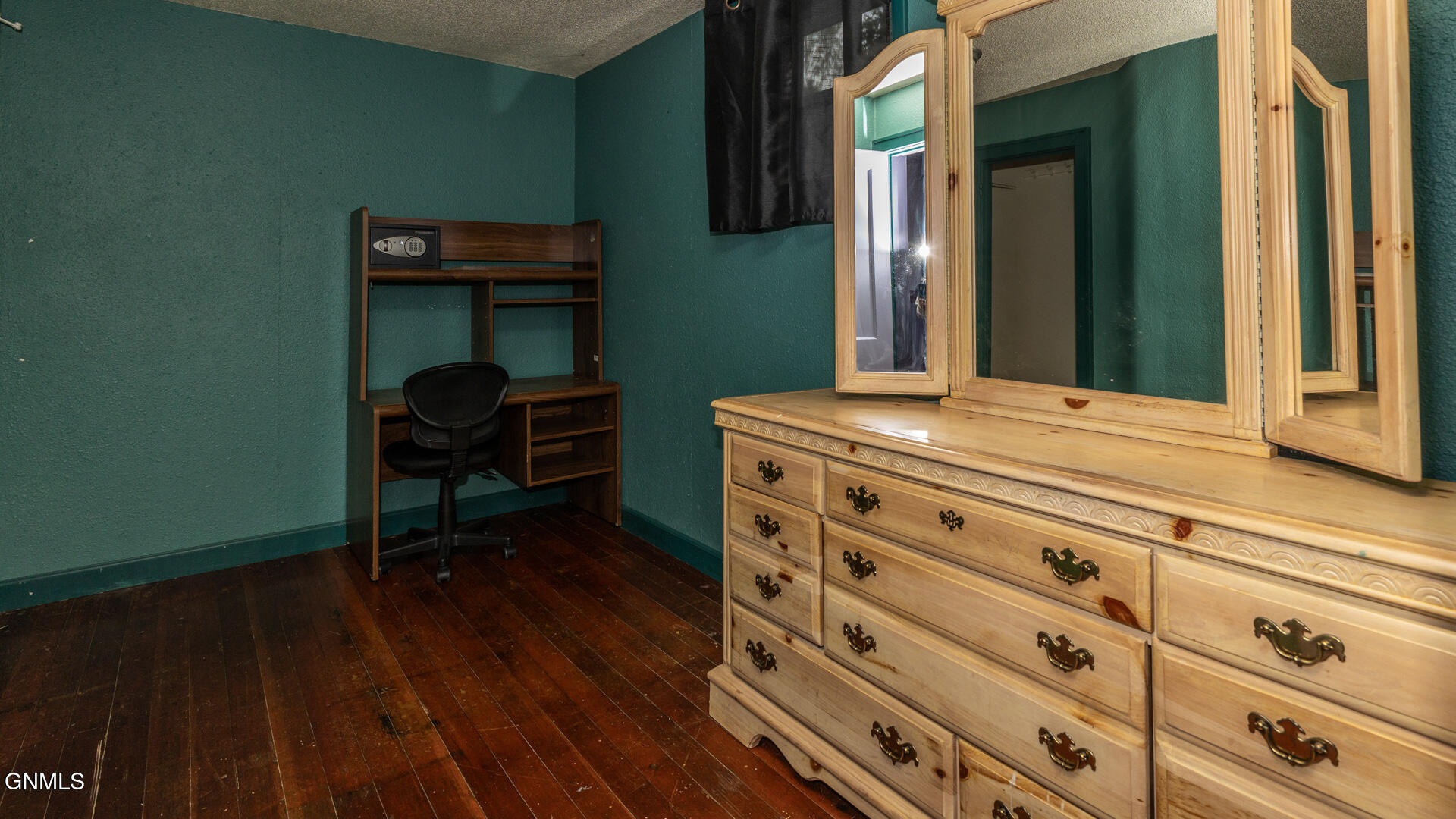 main property photo 28