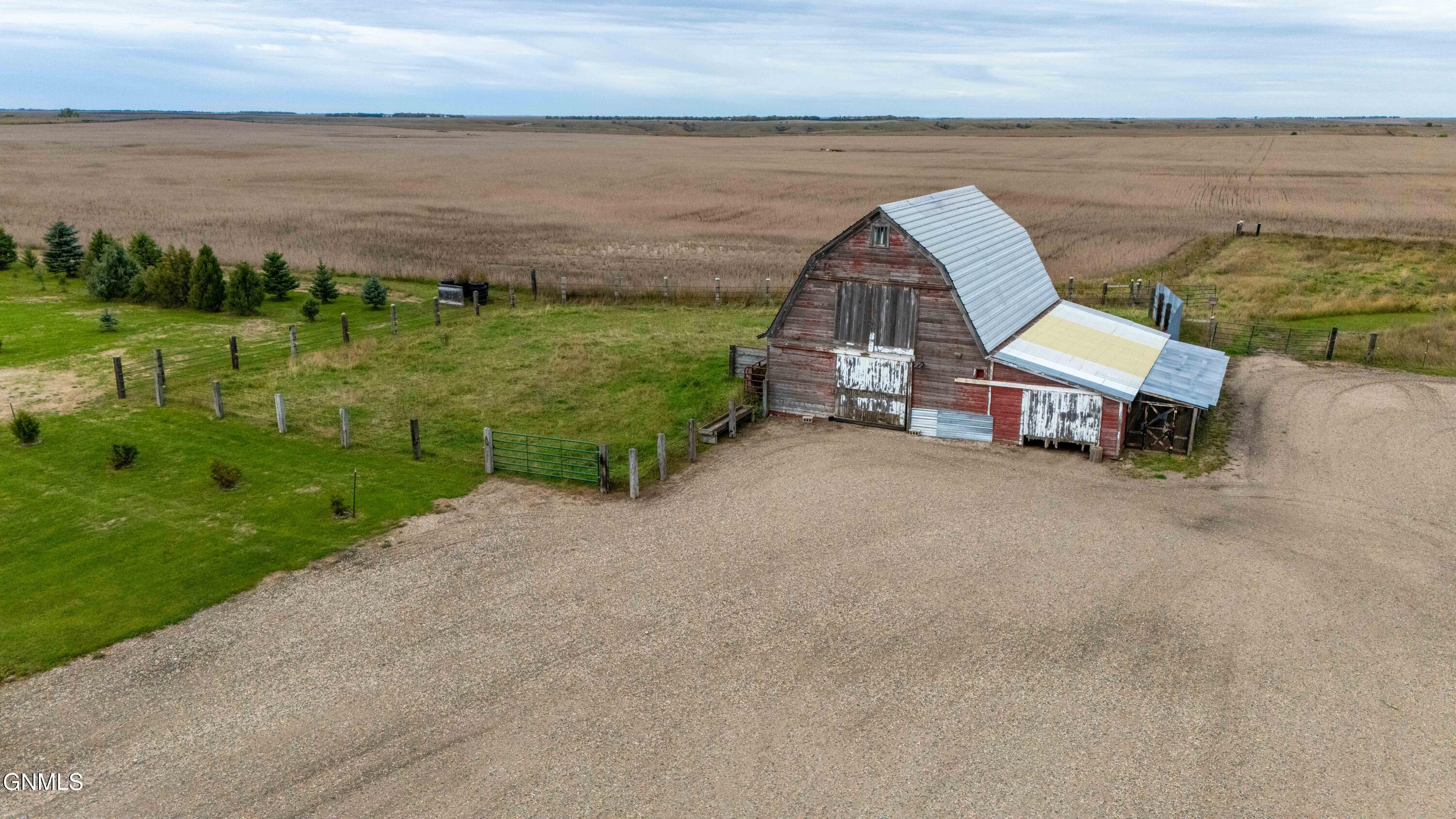main property photo 40