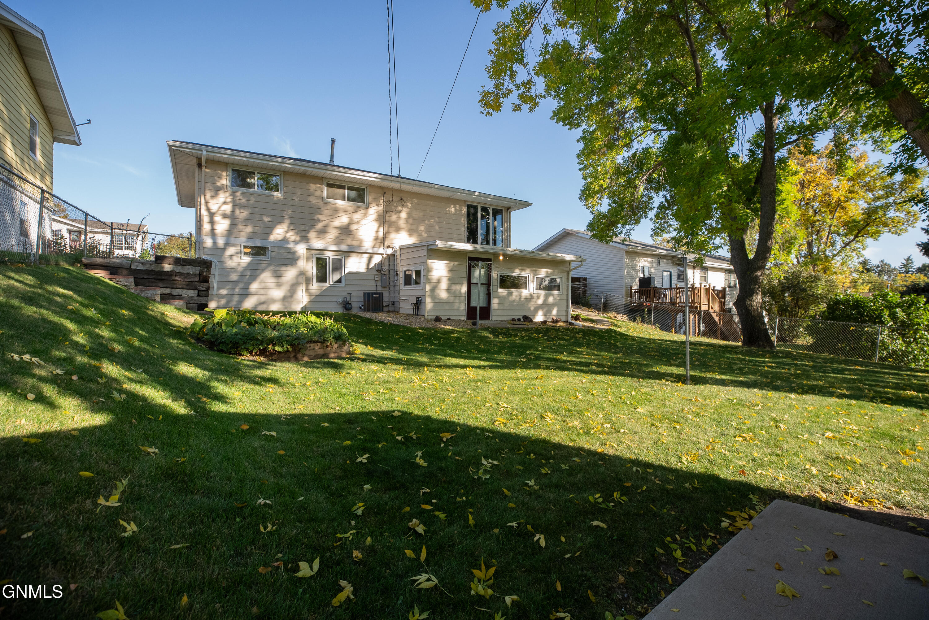 main property photo 51