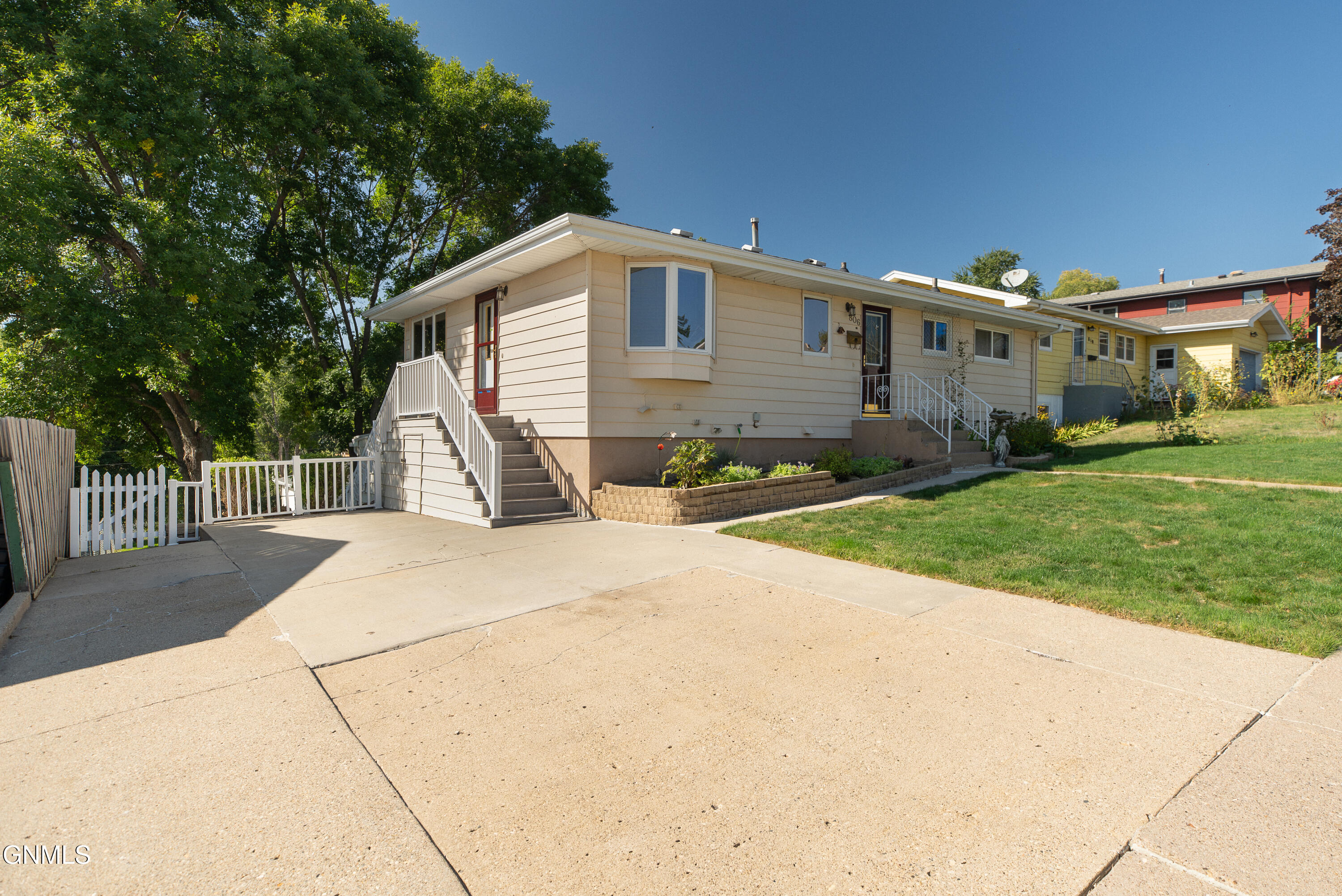 main property photo 58
