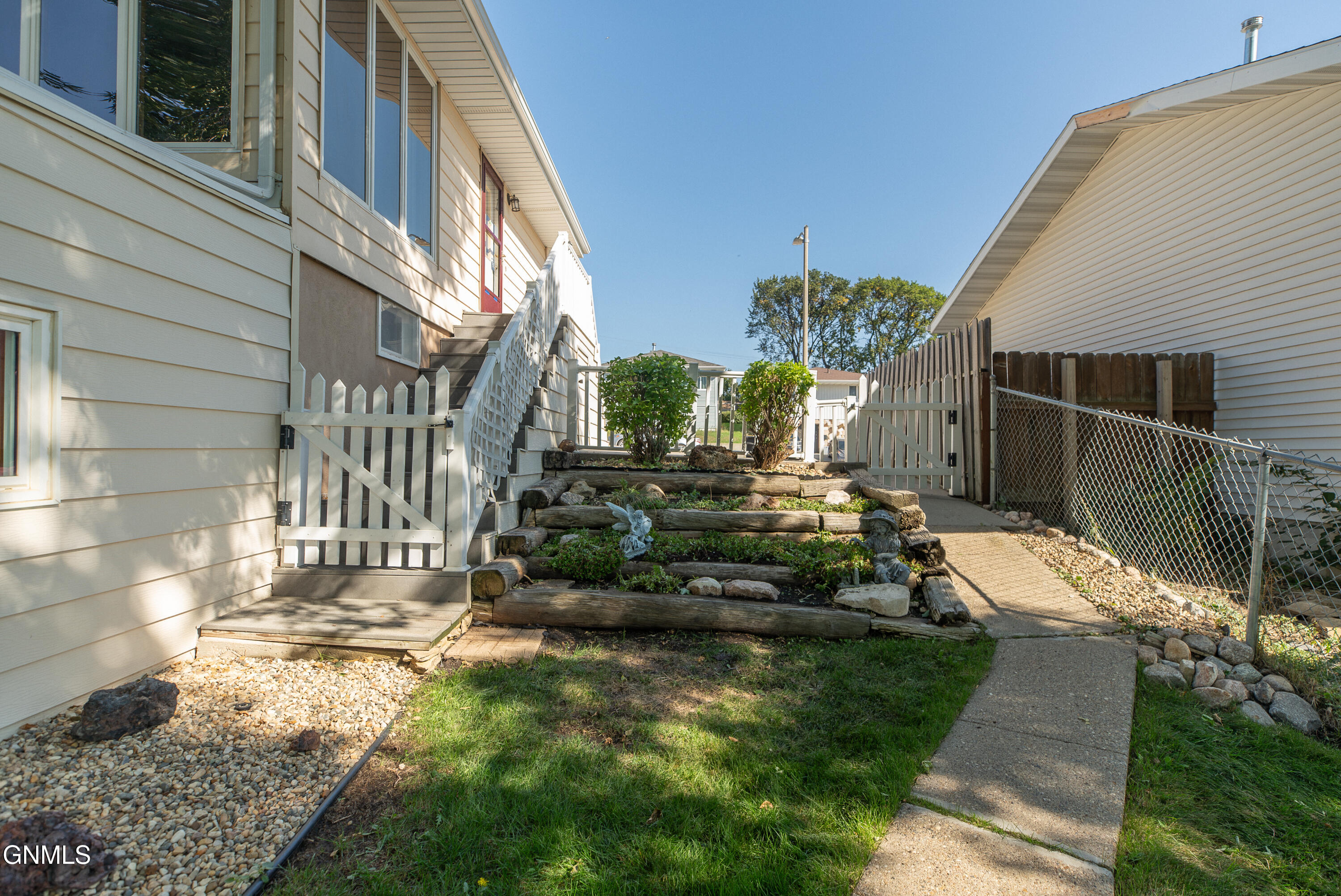 main property photo 60