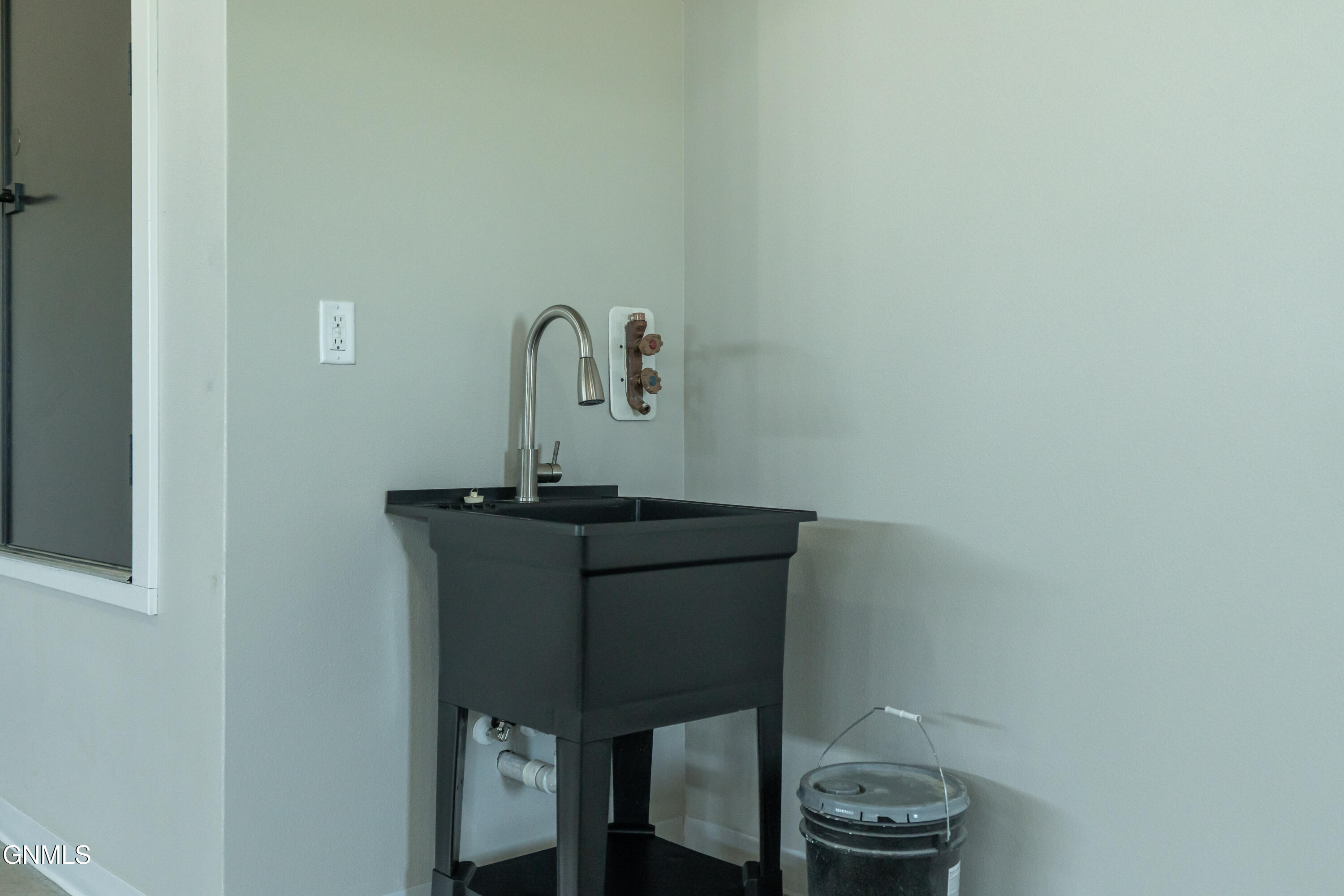 main property photo 88