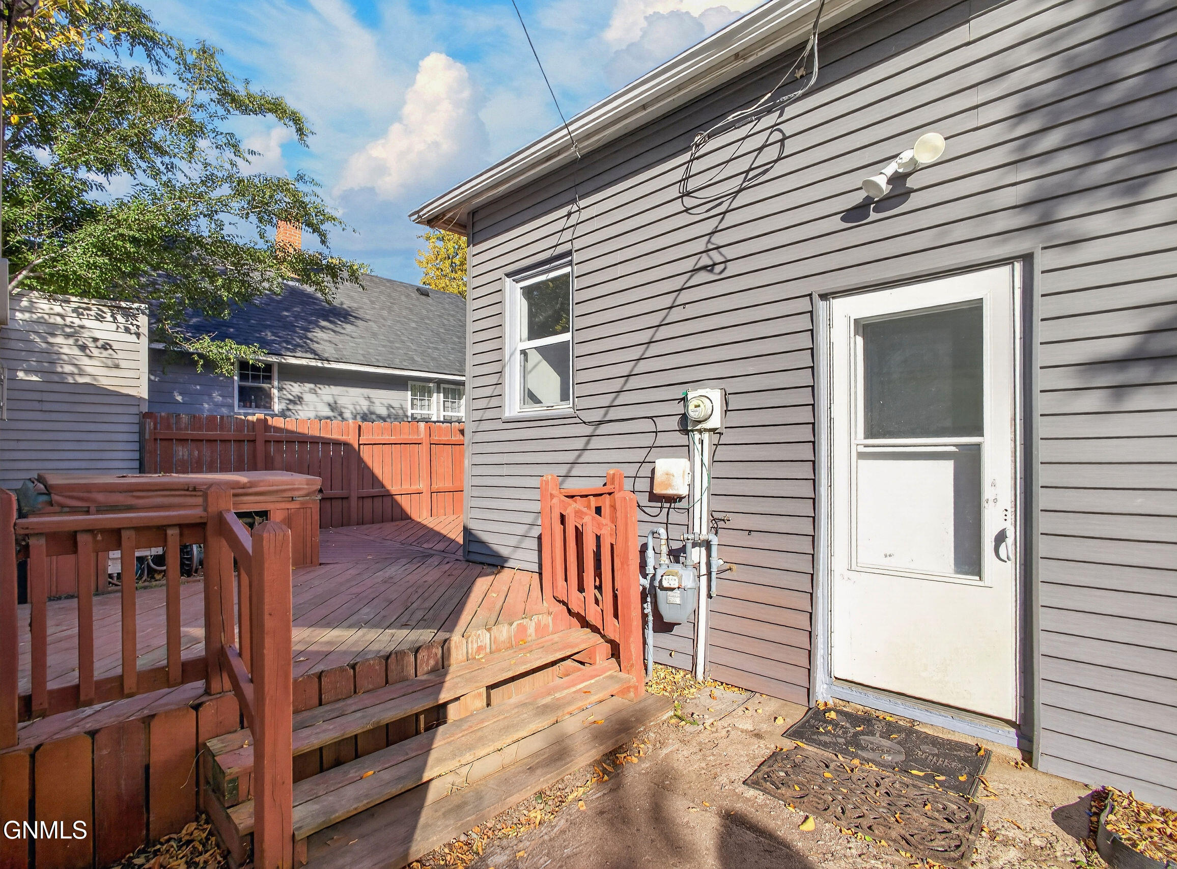 main property photo 28