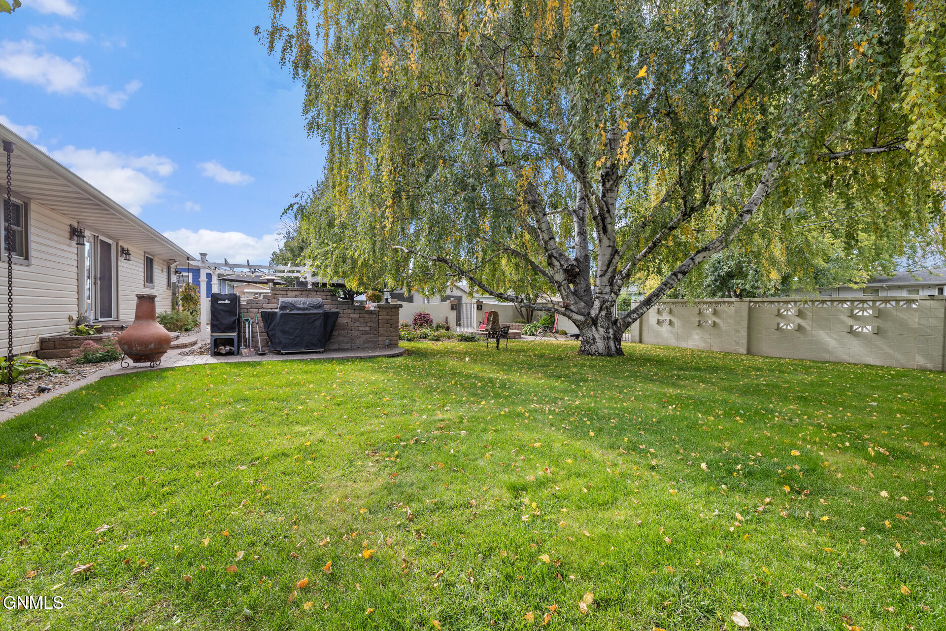 main property photo 11