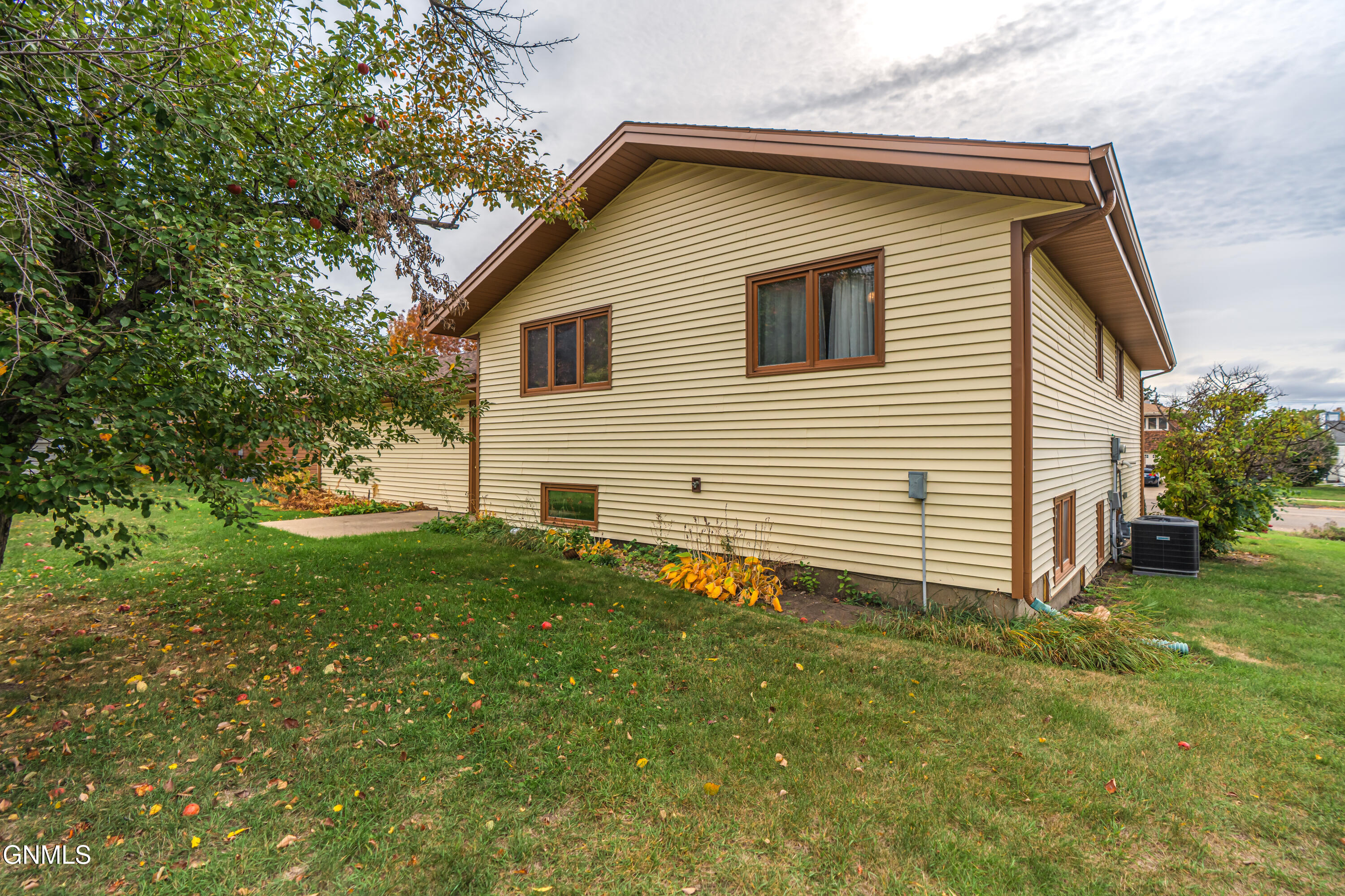 main property photo 79