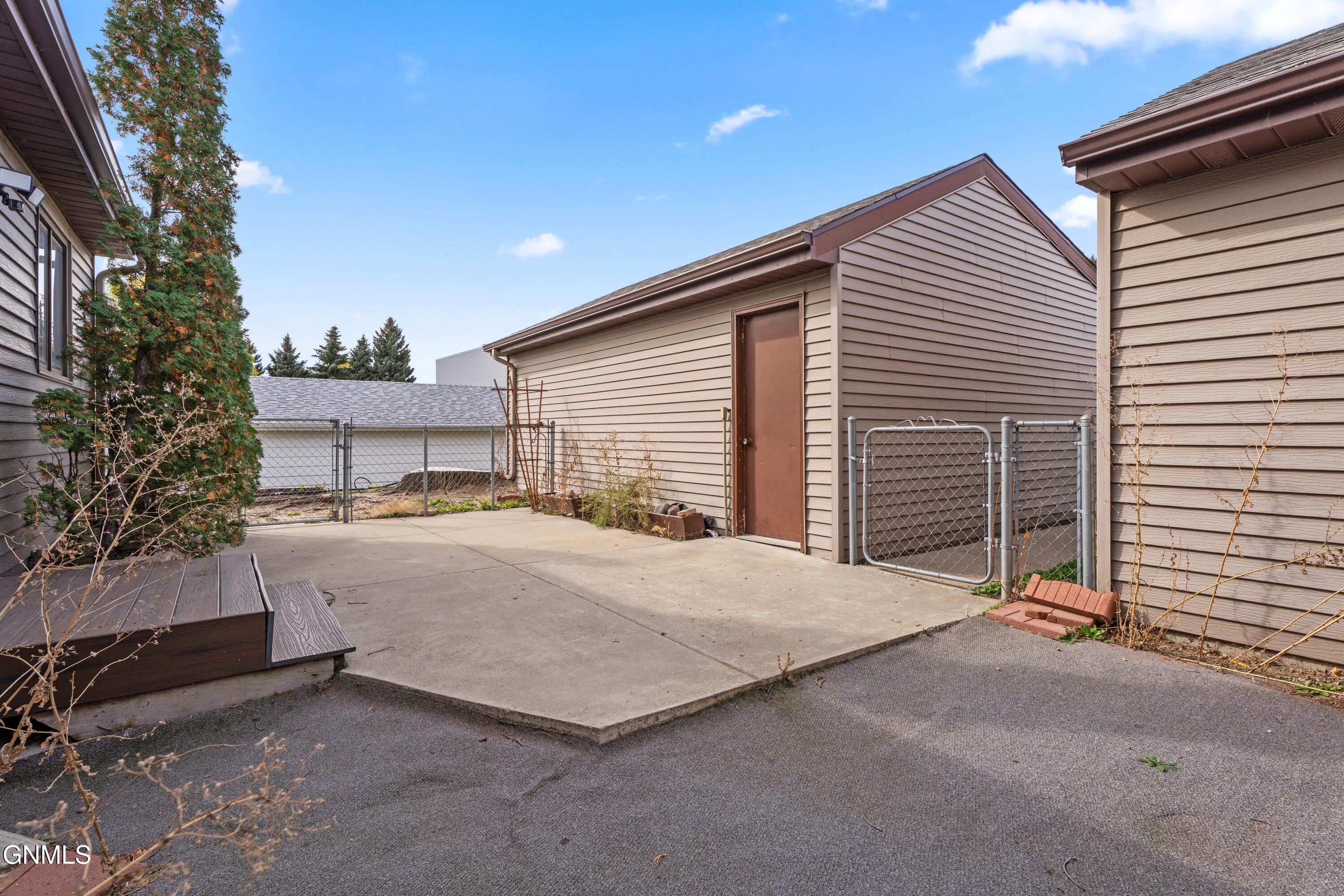 main property photo 5
