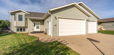 image of property with 4 Bed | 2 Bath | 1,862 Sqft