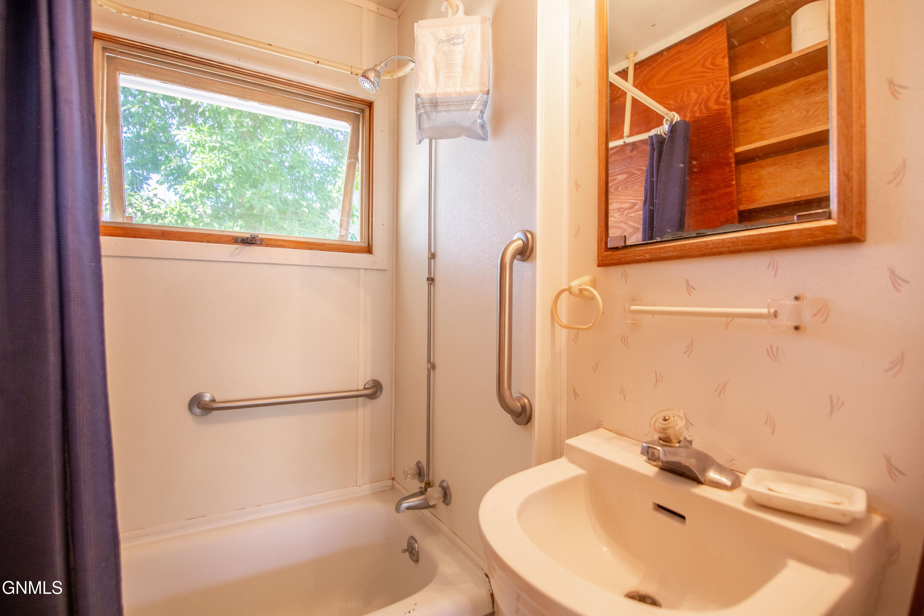 main property photo 11