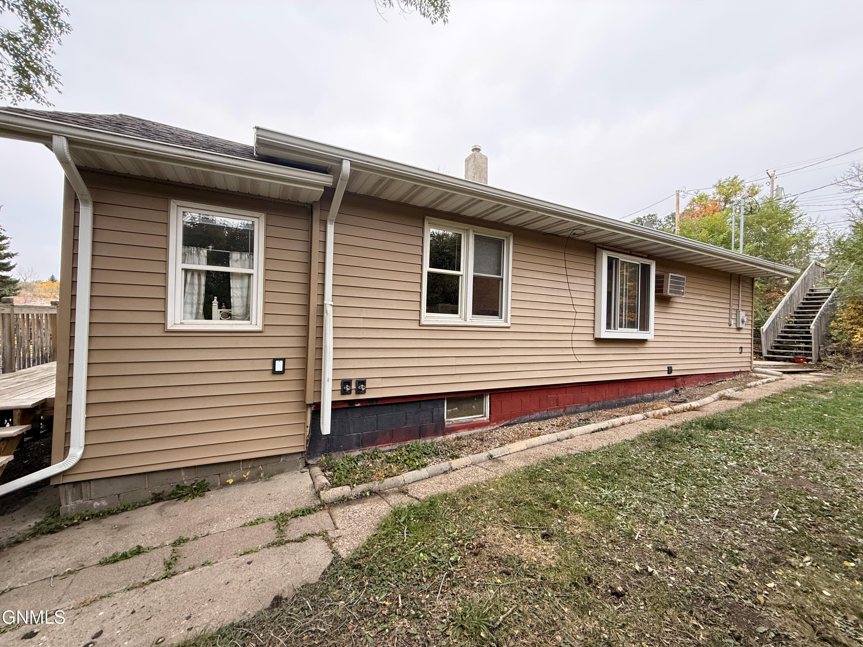 main property photo 39