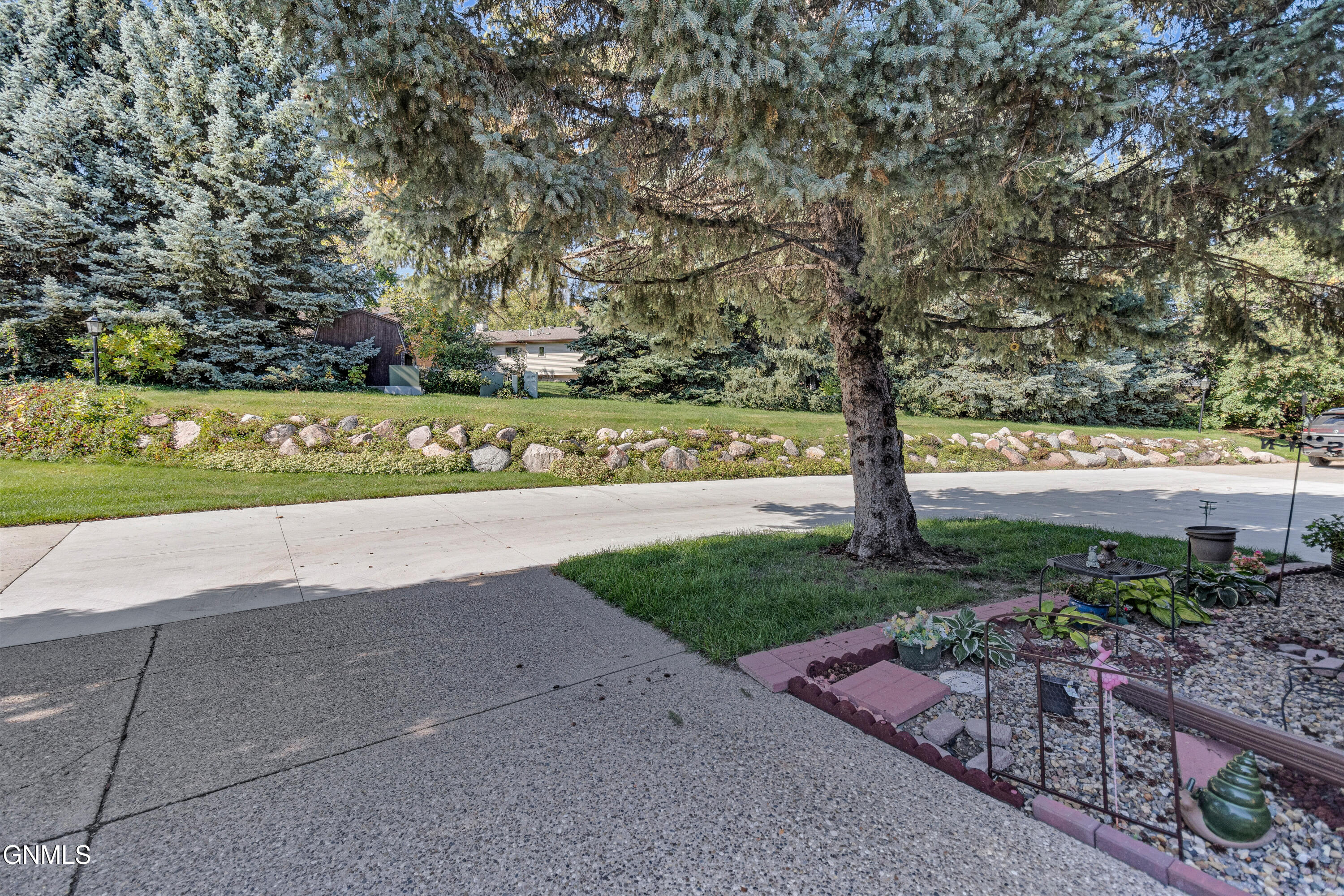main property photo 13