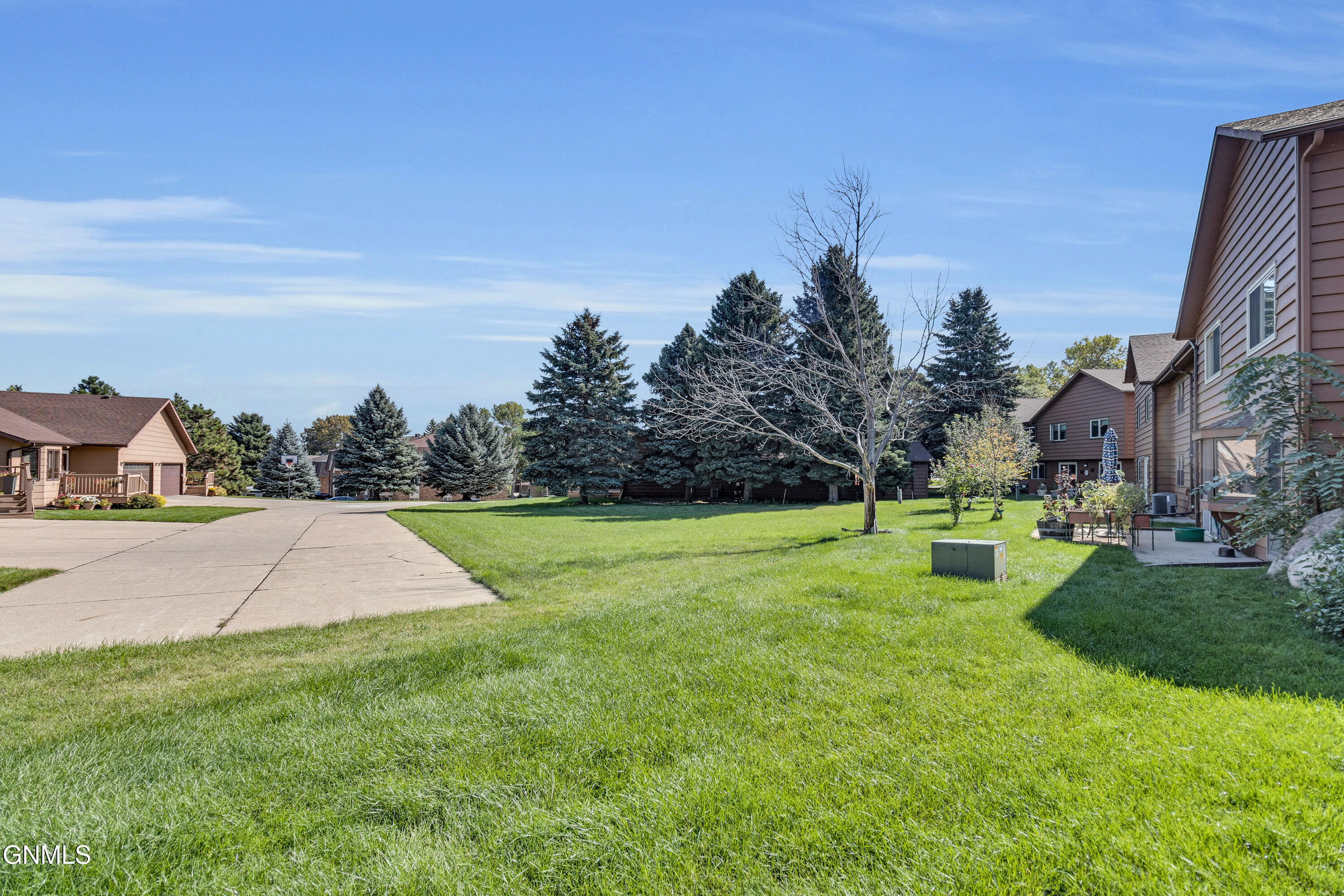 main property photo 23
