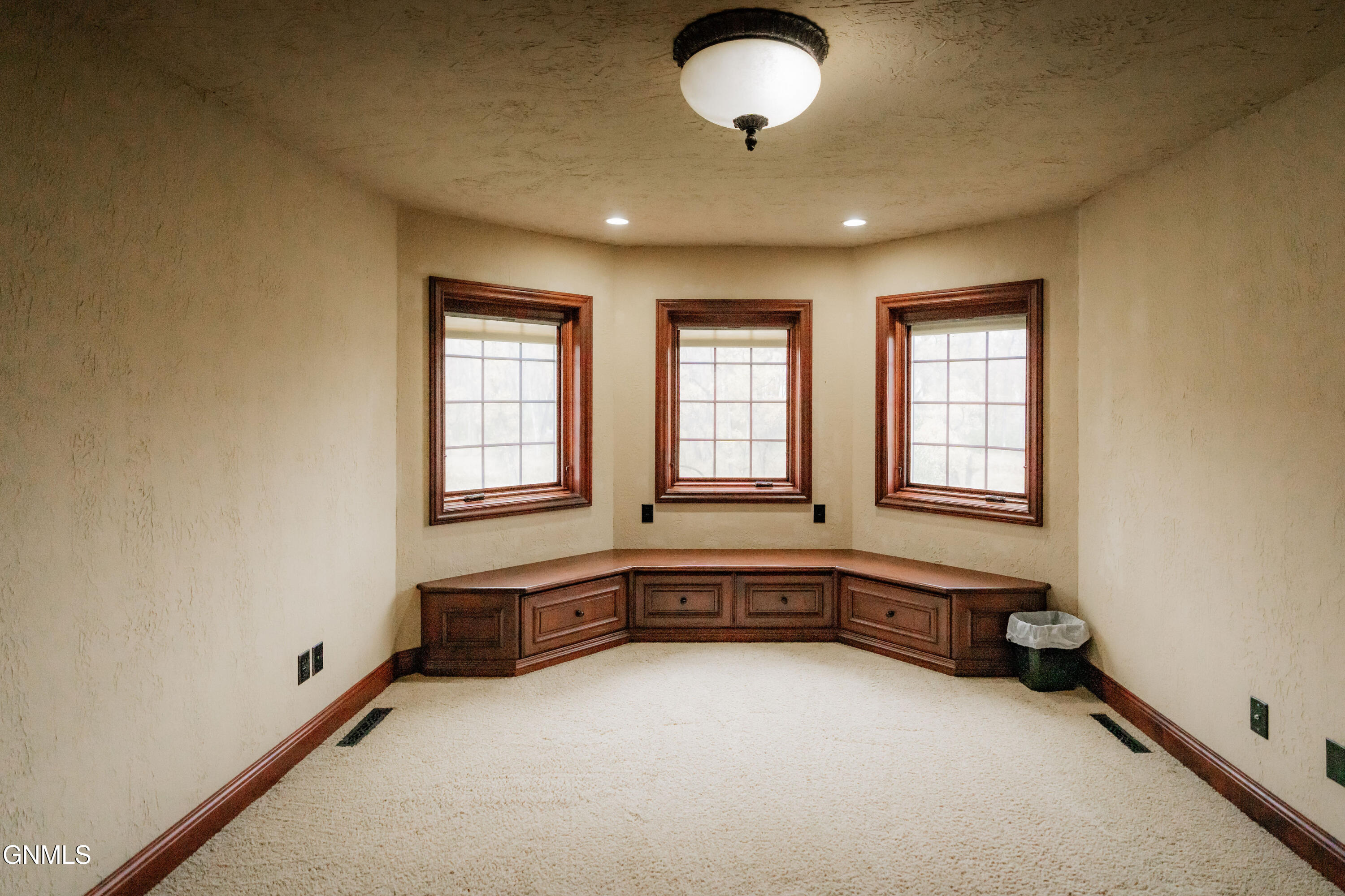 main property photo 77