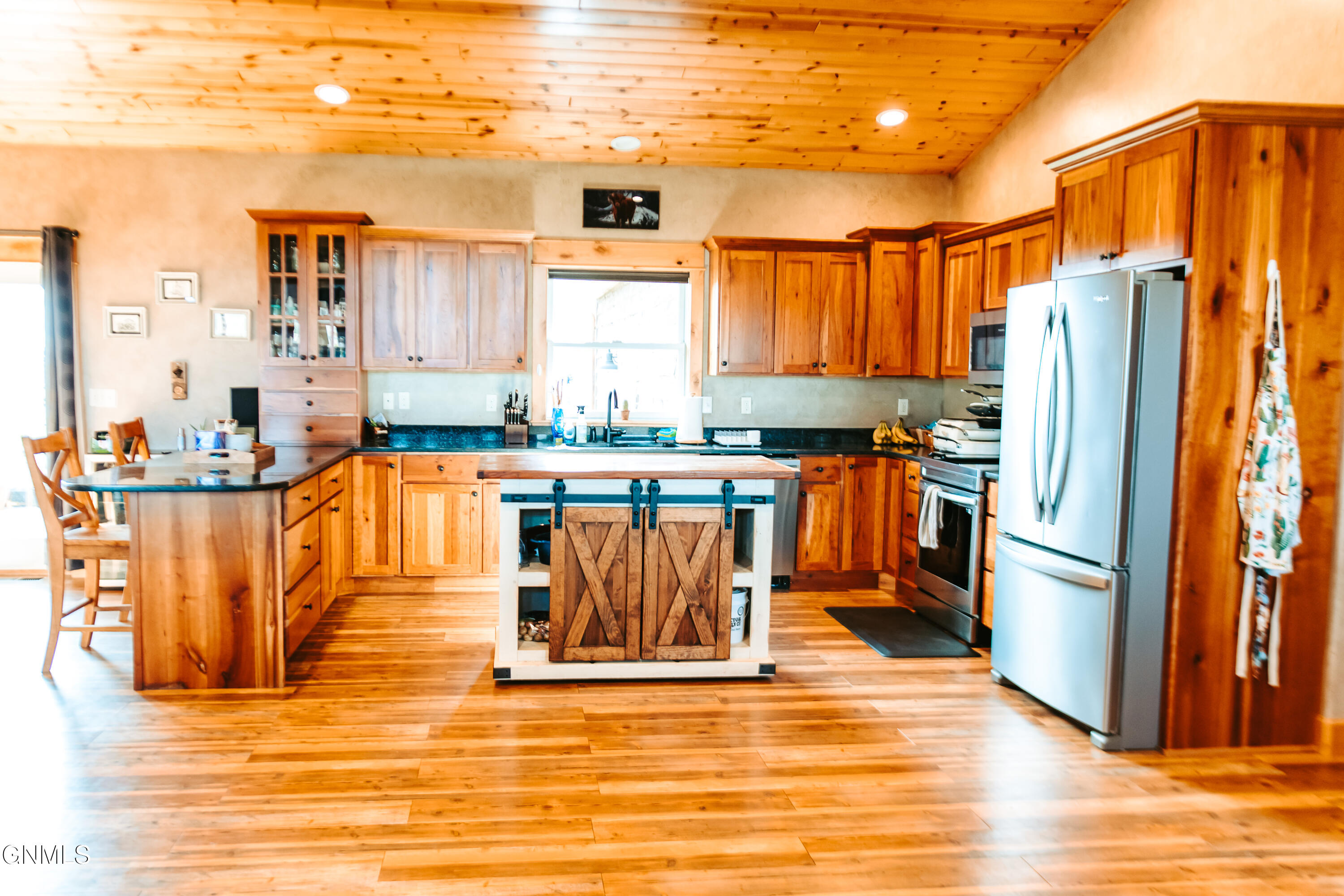 main property photo 20