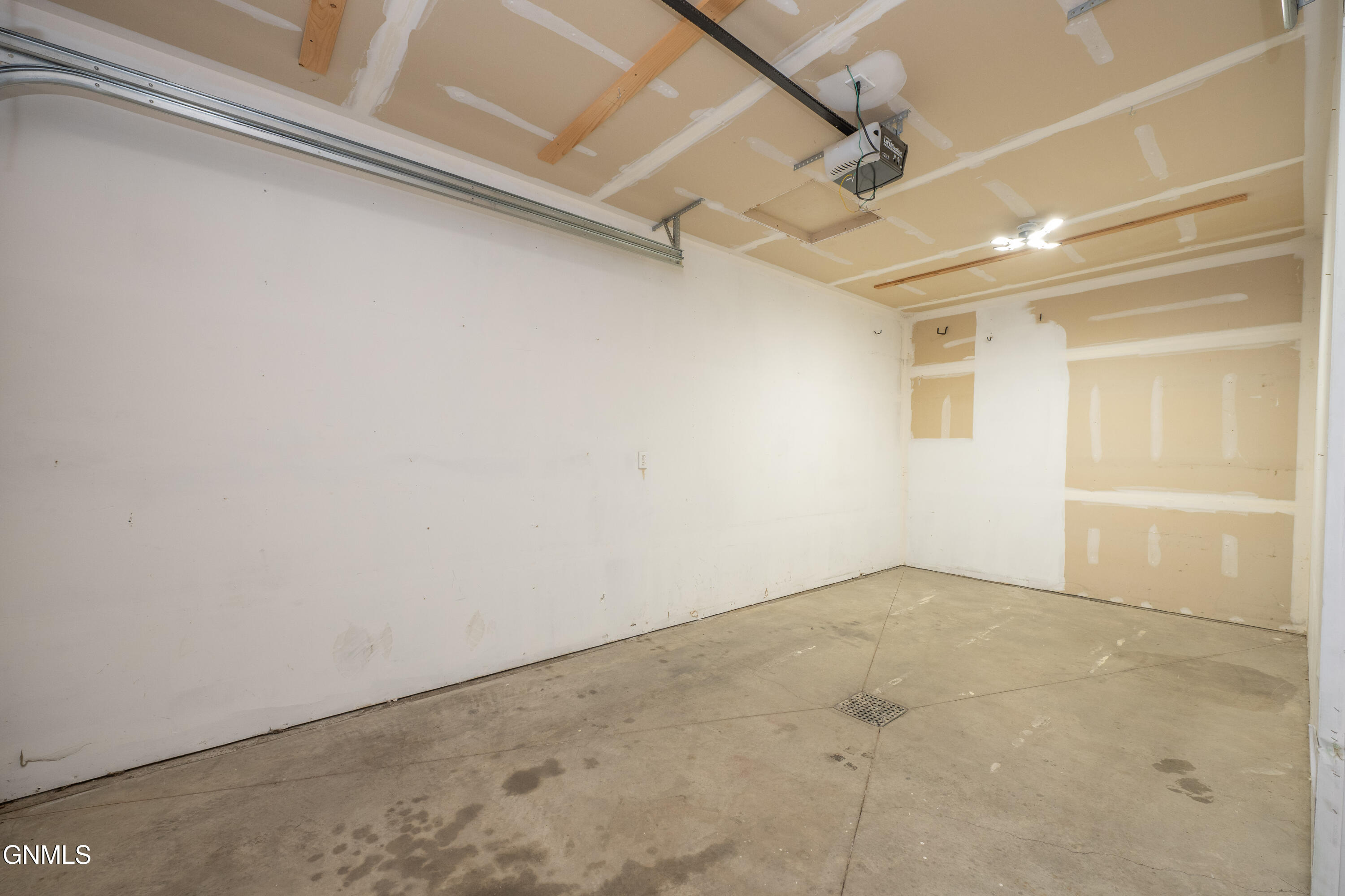 main property photo 67