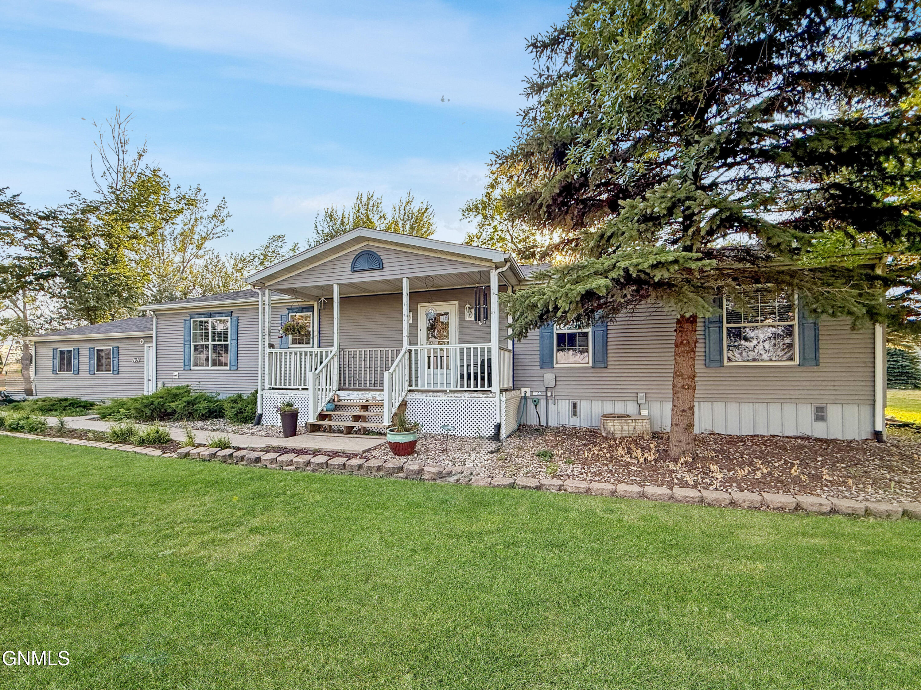 main property photo 40