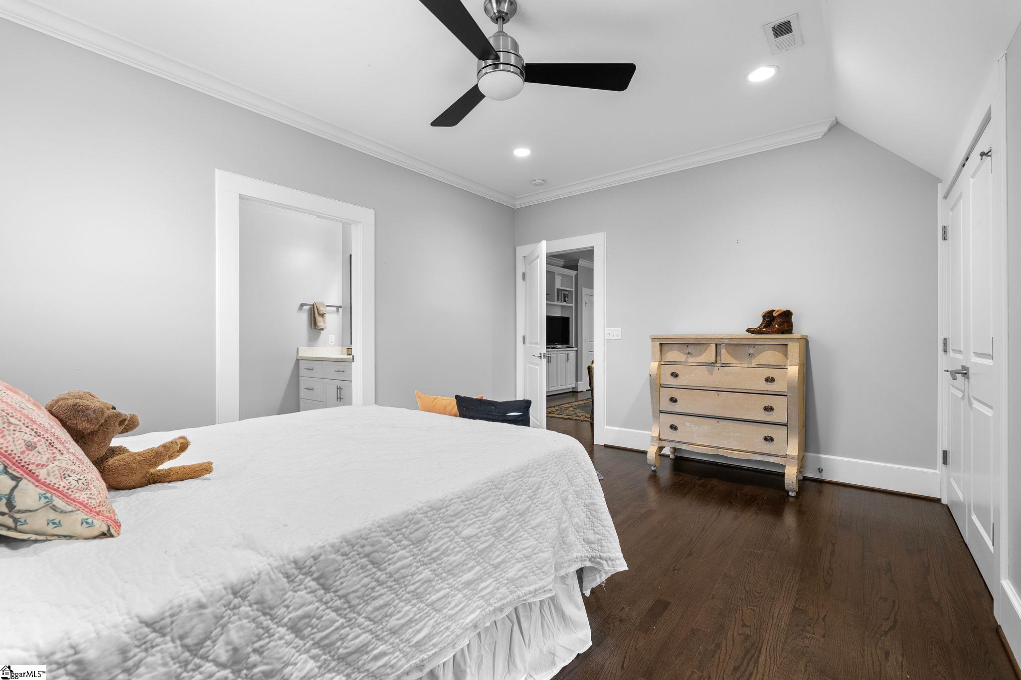 property viewer photo 42