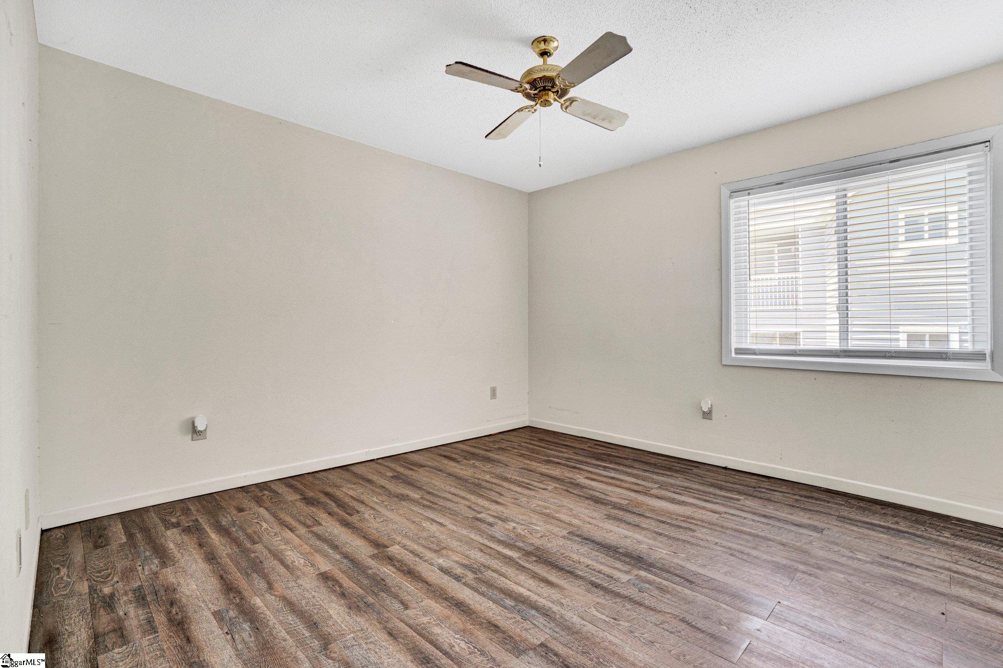 property viewer photo 24