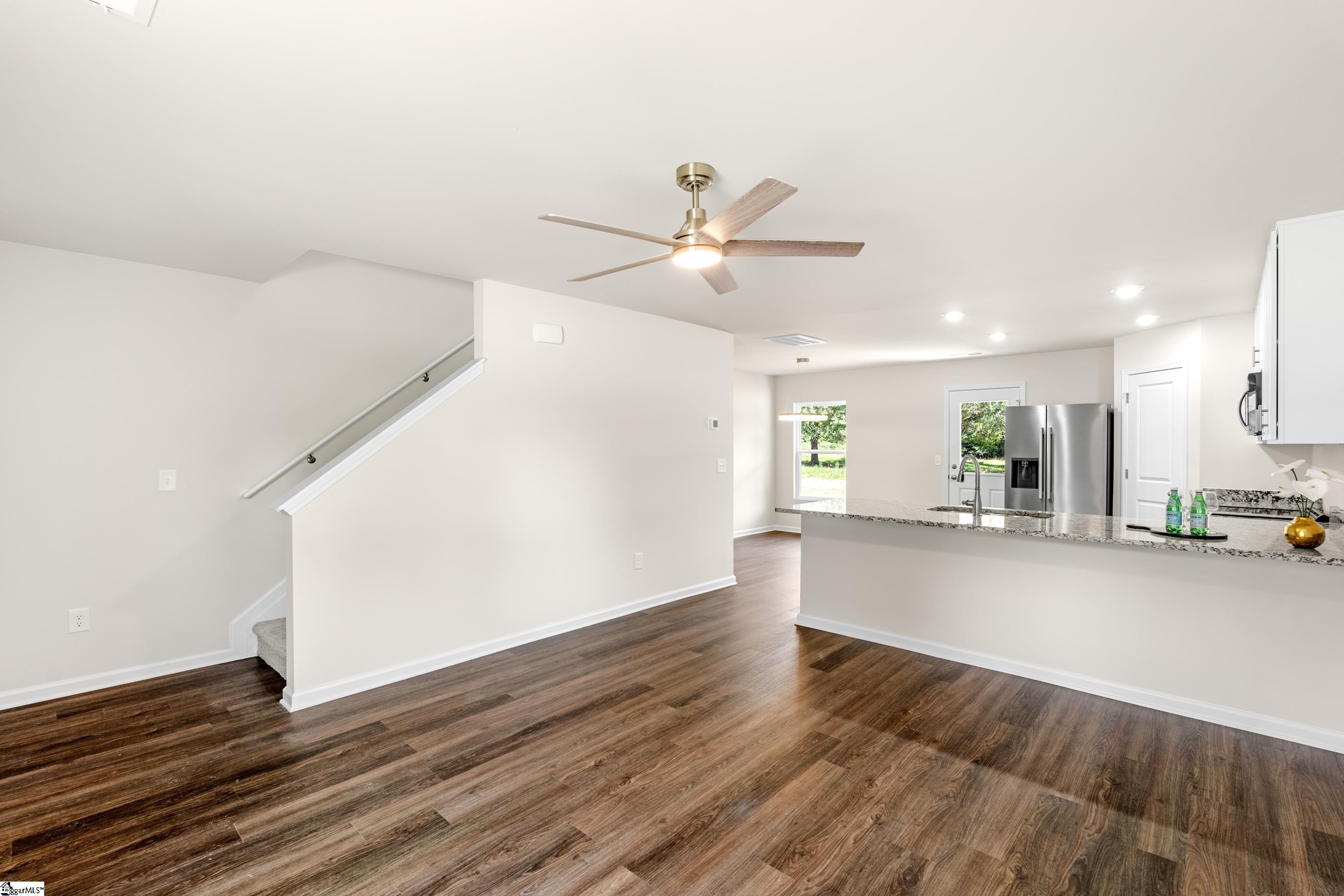 property viewer photo 3
