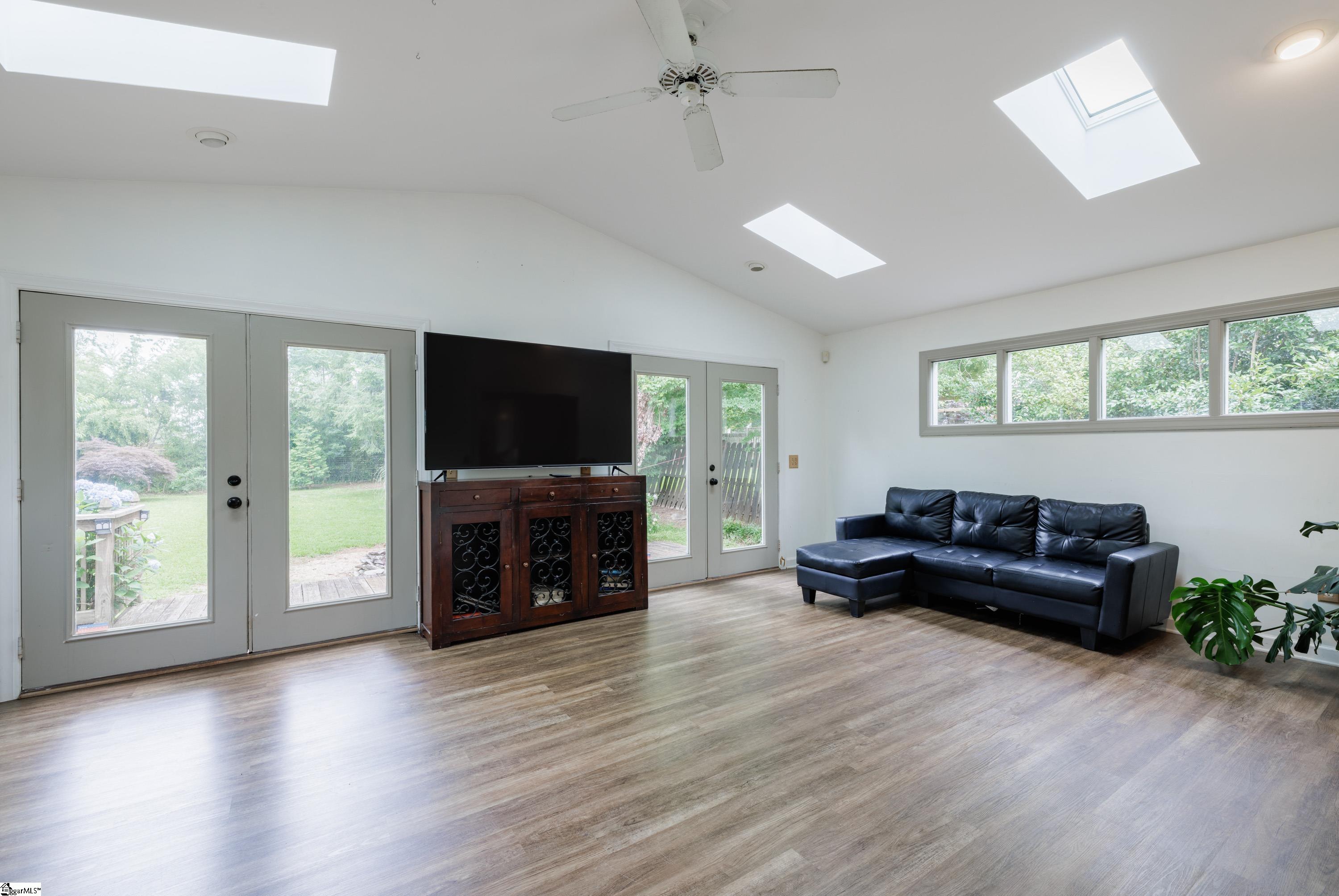 property viewer photo 10